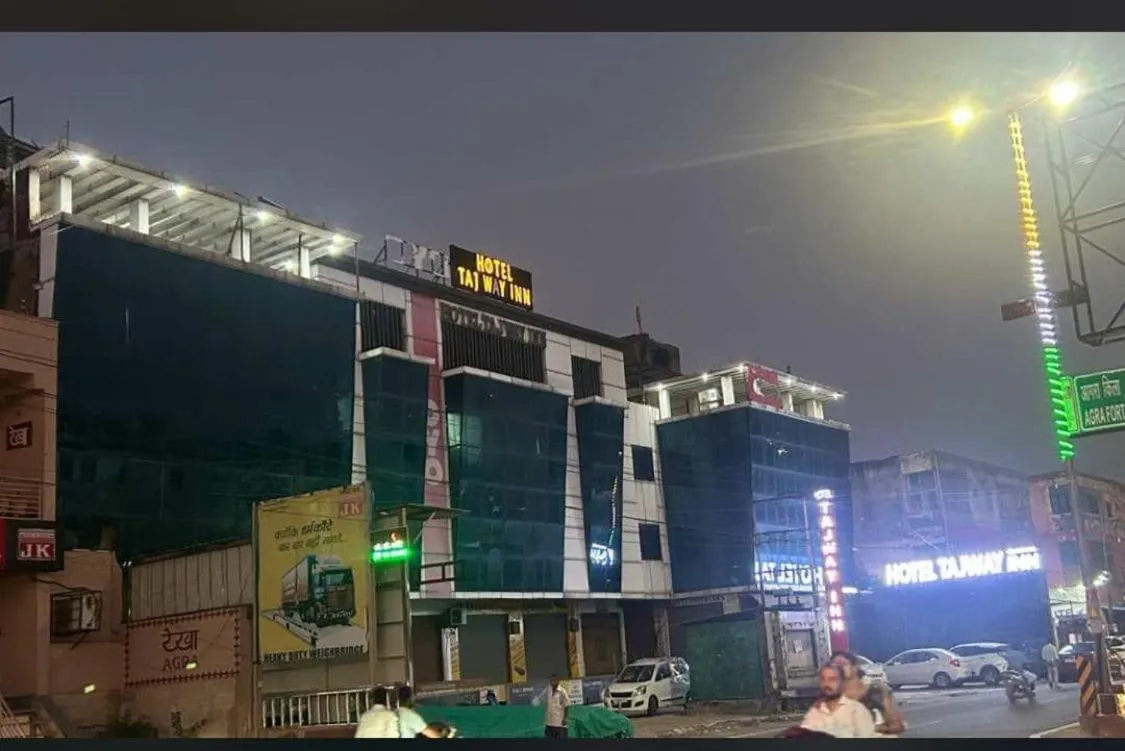 Facade/entrance in Hotel O Tajway Inn