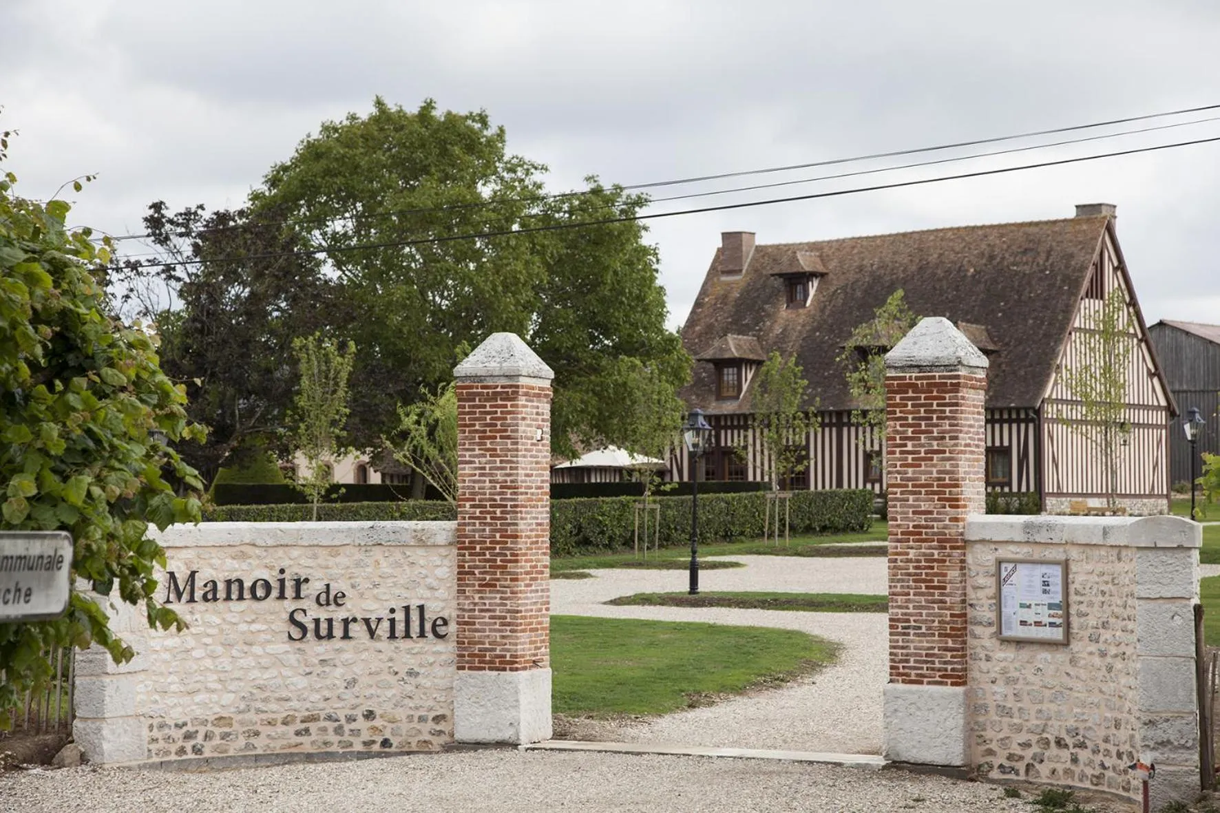 Property building in Manoir de Surville