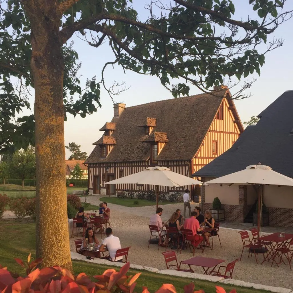 Restaurant/places to eat in Manoir de Surville Hotel & Spa & restaurant