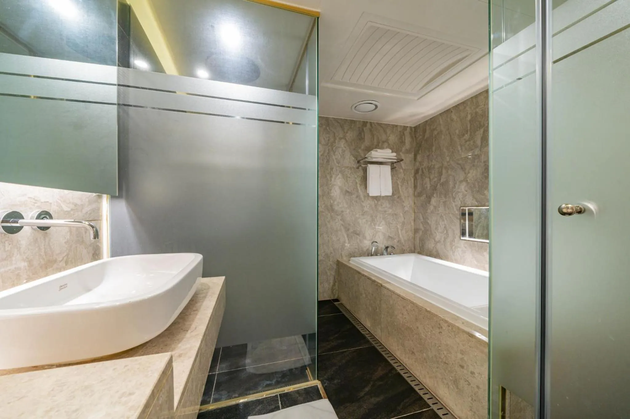 Shower in Hotel THE ART UIWANG