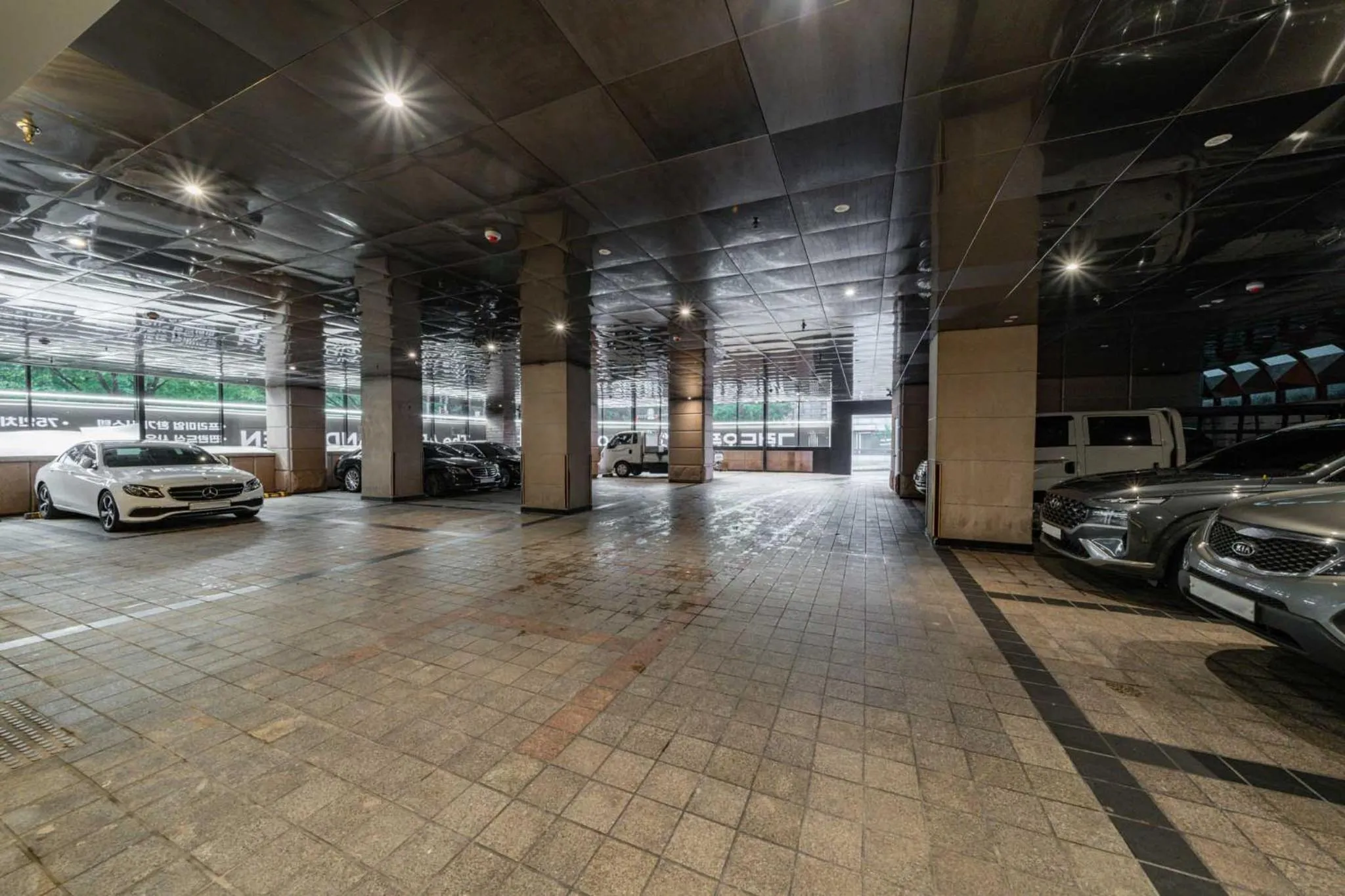 Parking in Hotel THE ART UIWANG