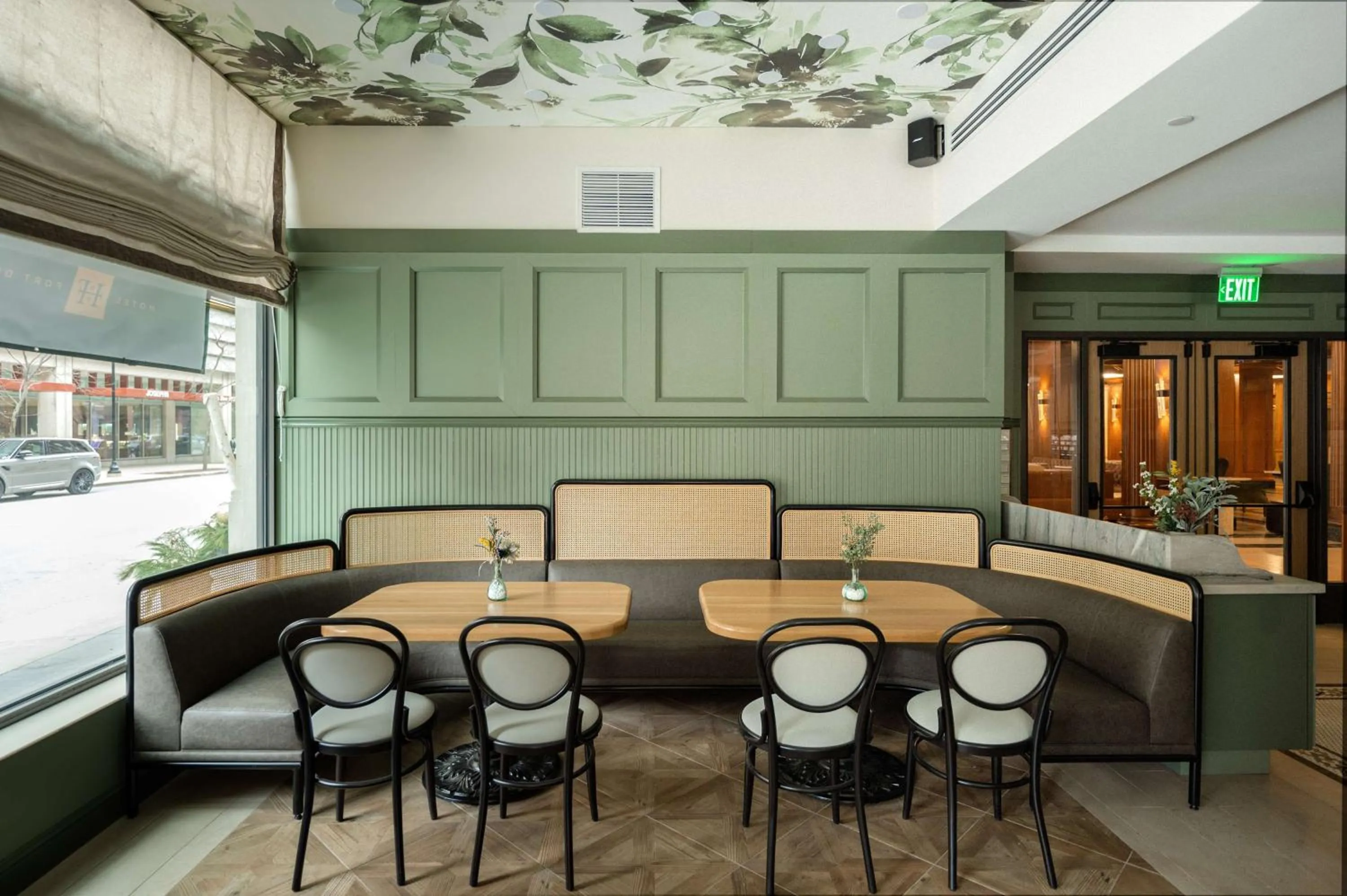 Restaurant/places to eat in Hotel Fort Des Moines, Curio Collection By Hilton