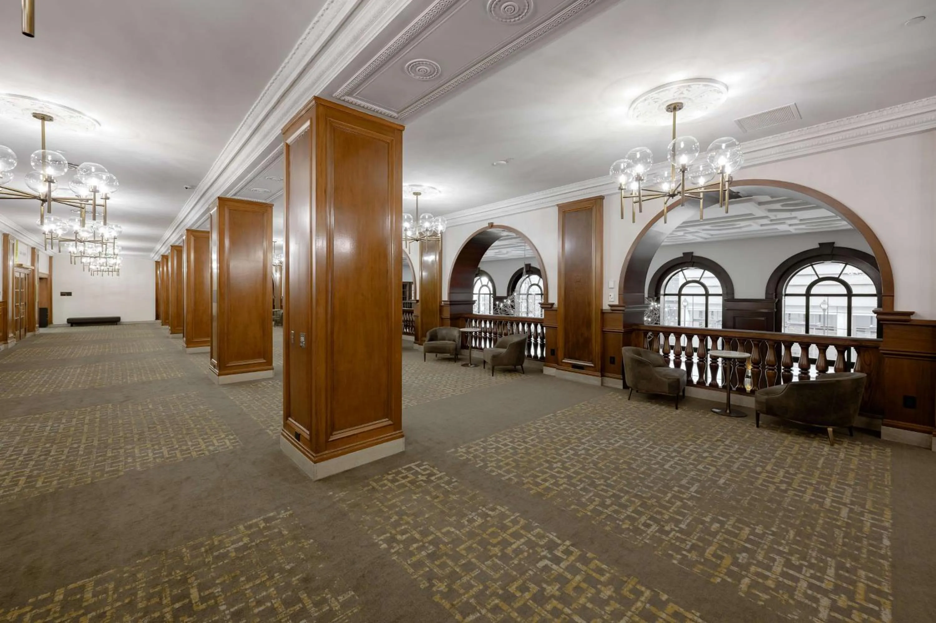 Property building in Hotel Fort Des Moines, Curio Collection By Hilton