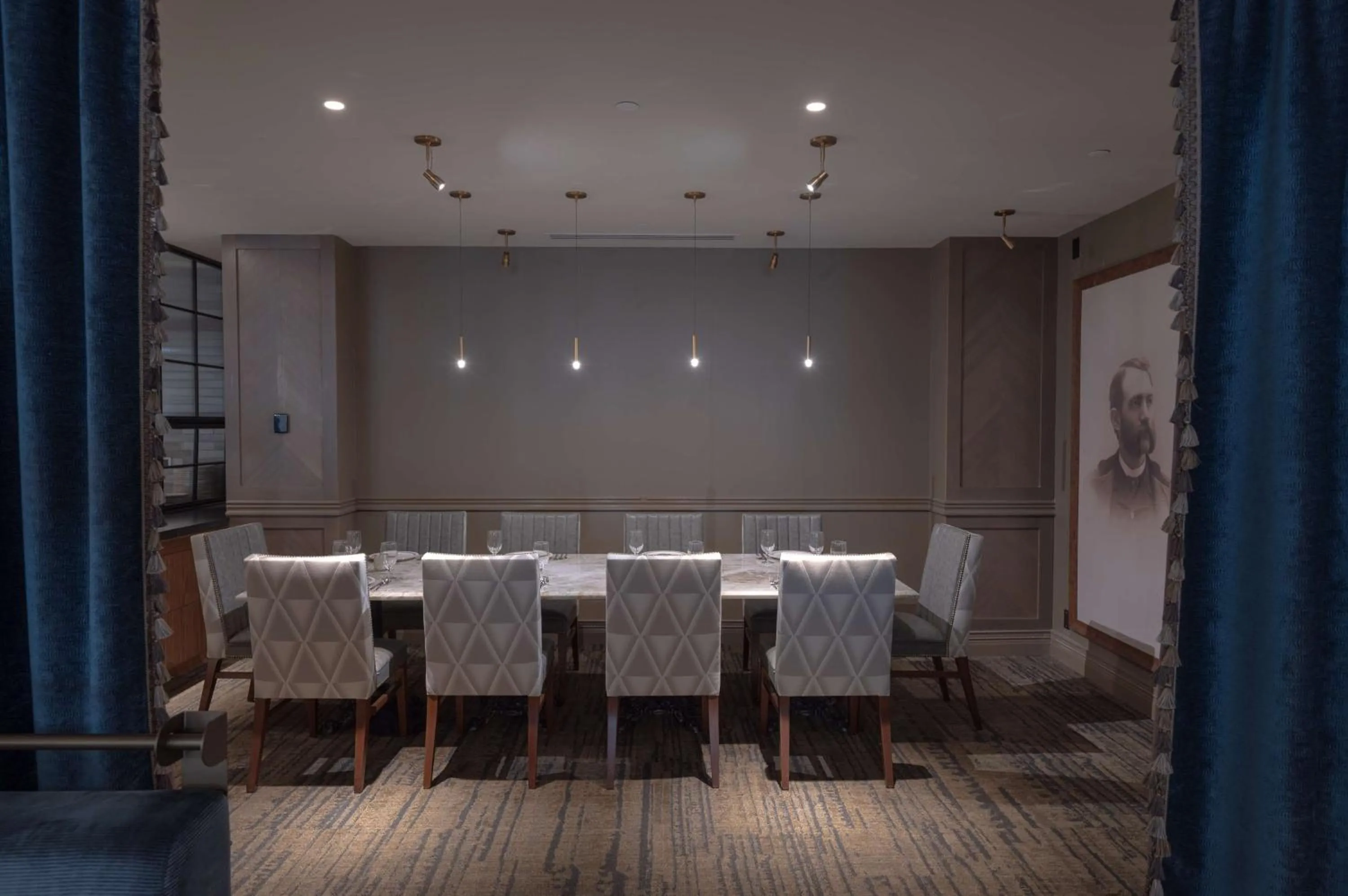 Restaurant/places to eat in Hotel Fort Des Moines, Curio Collection By Hilton