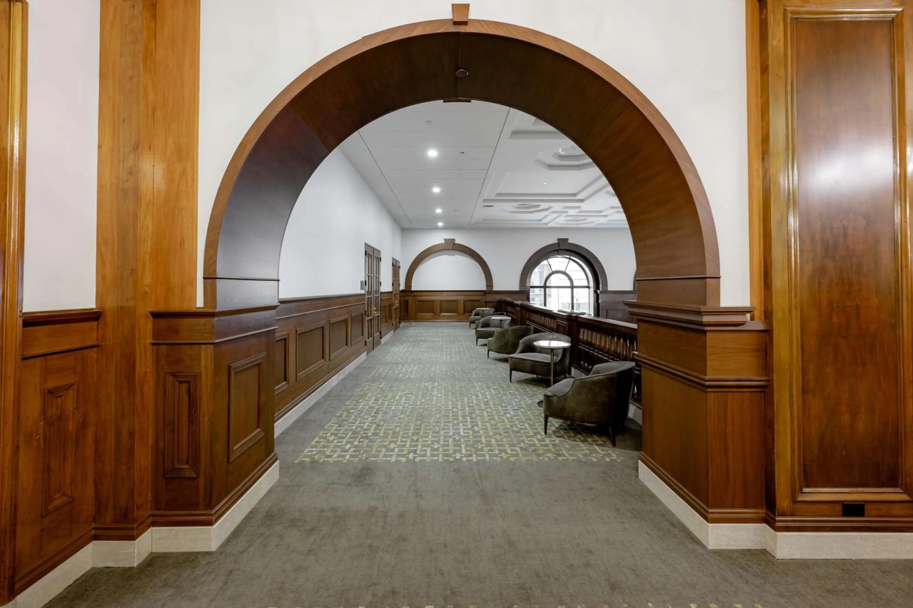 Property building in Hotel Fort Des Moines, Curio Collection By Hilton