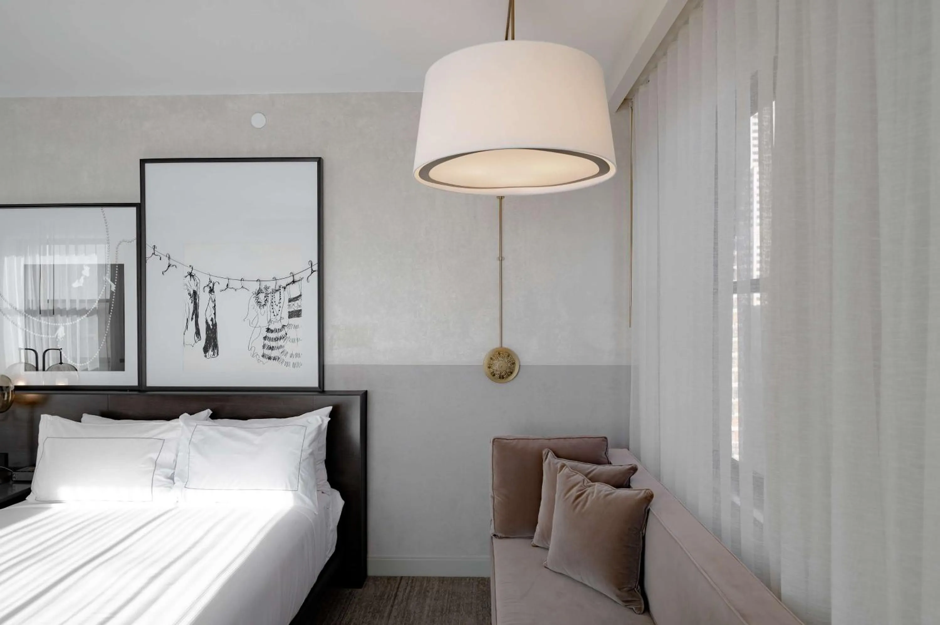 Bed in Hotel Fort Des Moines, Curio Collection By Hilton