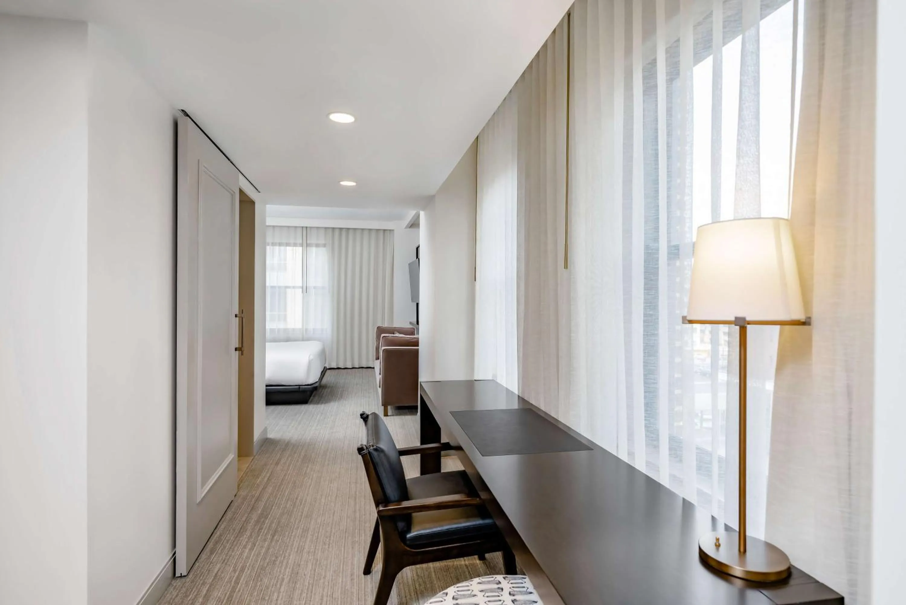 Bedroom, Bed in Hotel Fort Des Moines, Curio Collection By Hilton