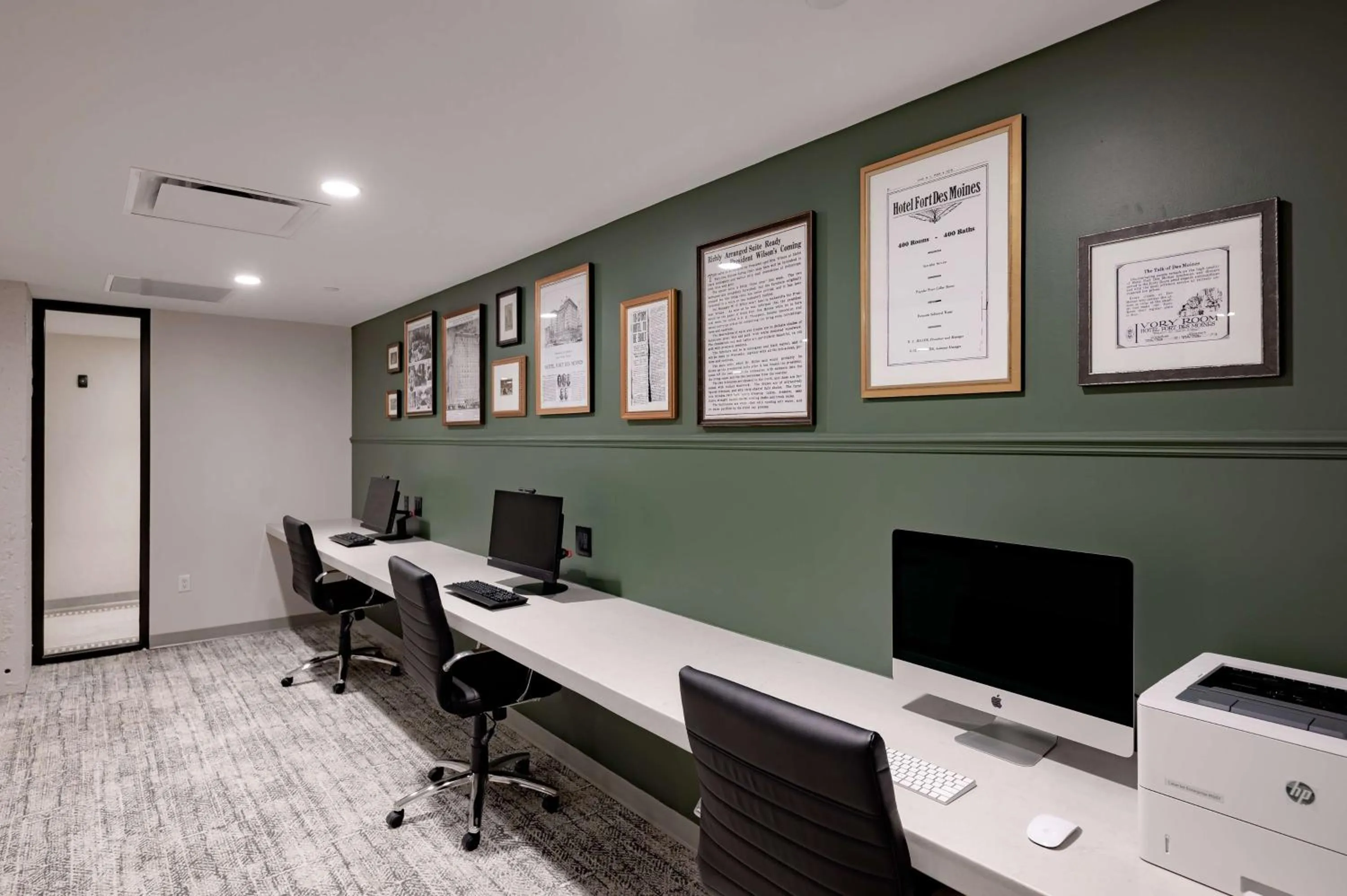 Business facilities in Hotel Fort Des Moines, Curio Collection By Hilton