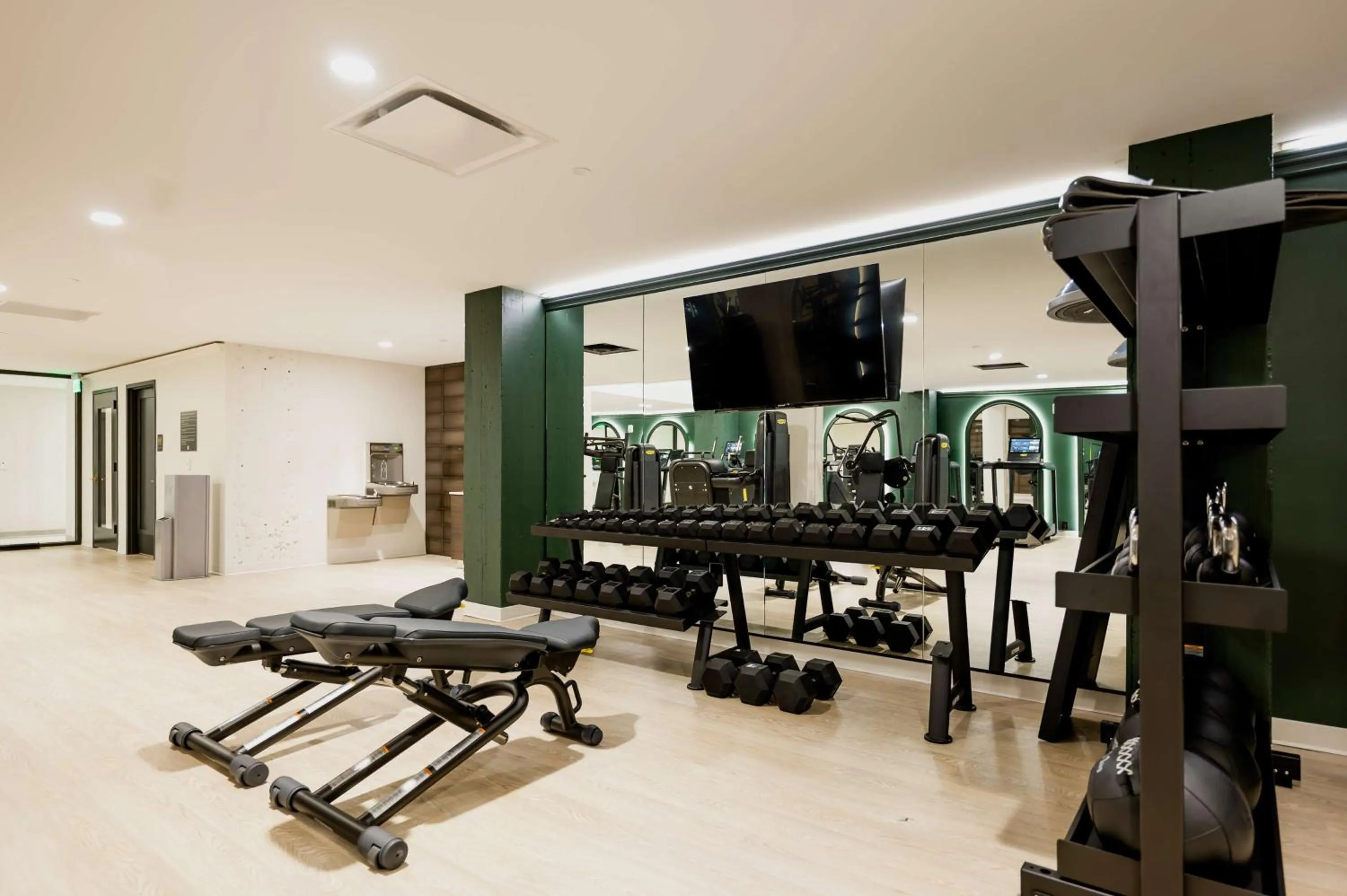 Fitness centre/facilities in Hotel Fort Des Moines, Curio Collection By Hilton