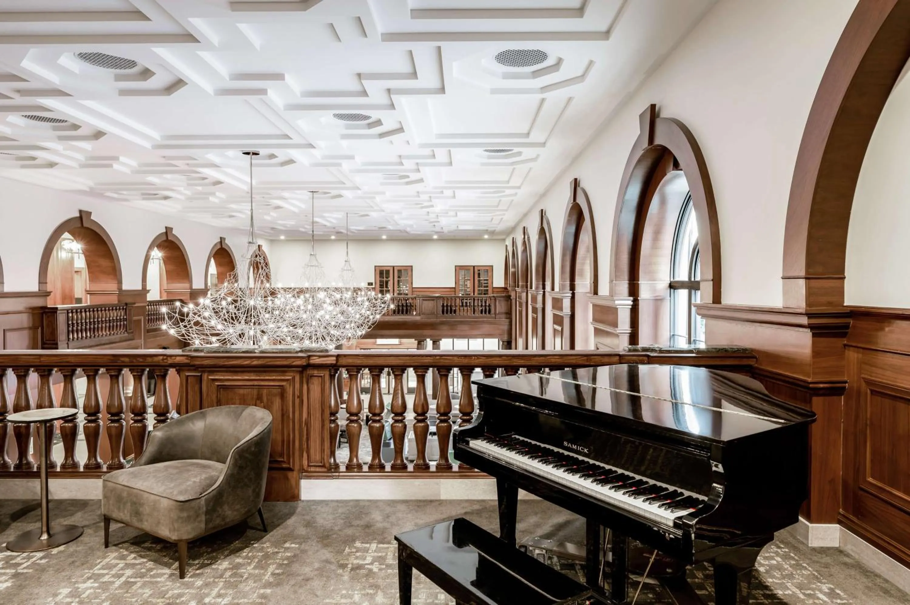 Property building in Hotel Fort Des Moines, Curio Collection By Hilton