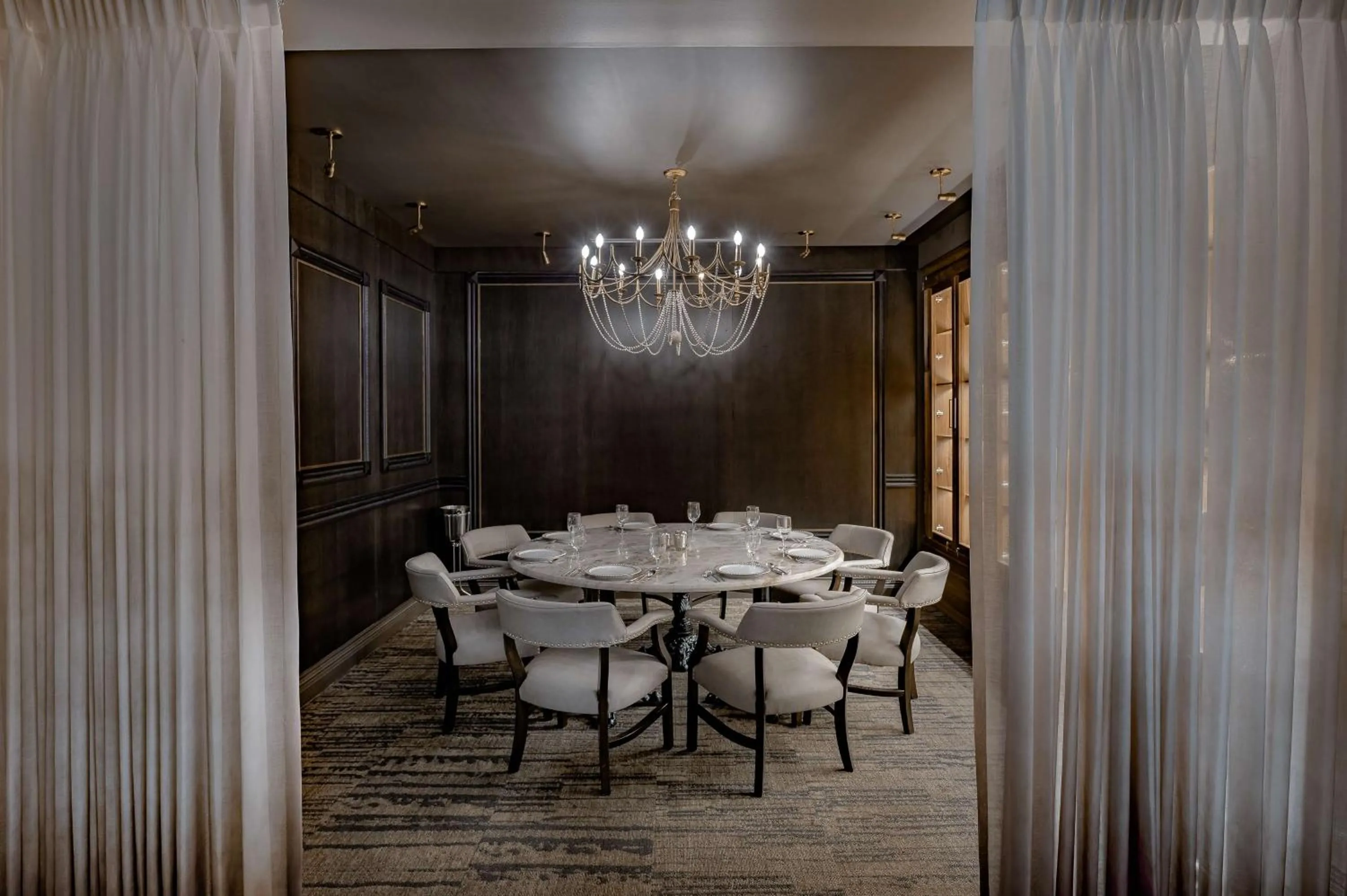 Restaurant/places to eat in Hotel Fort Des Moines, Curio Collection By Hilton