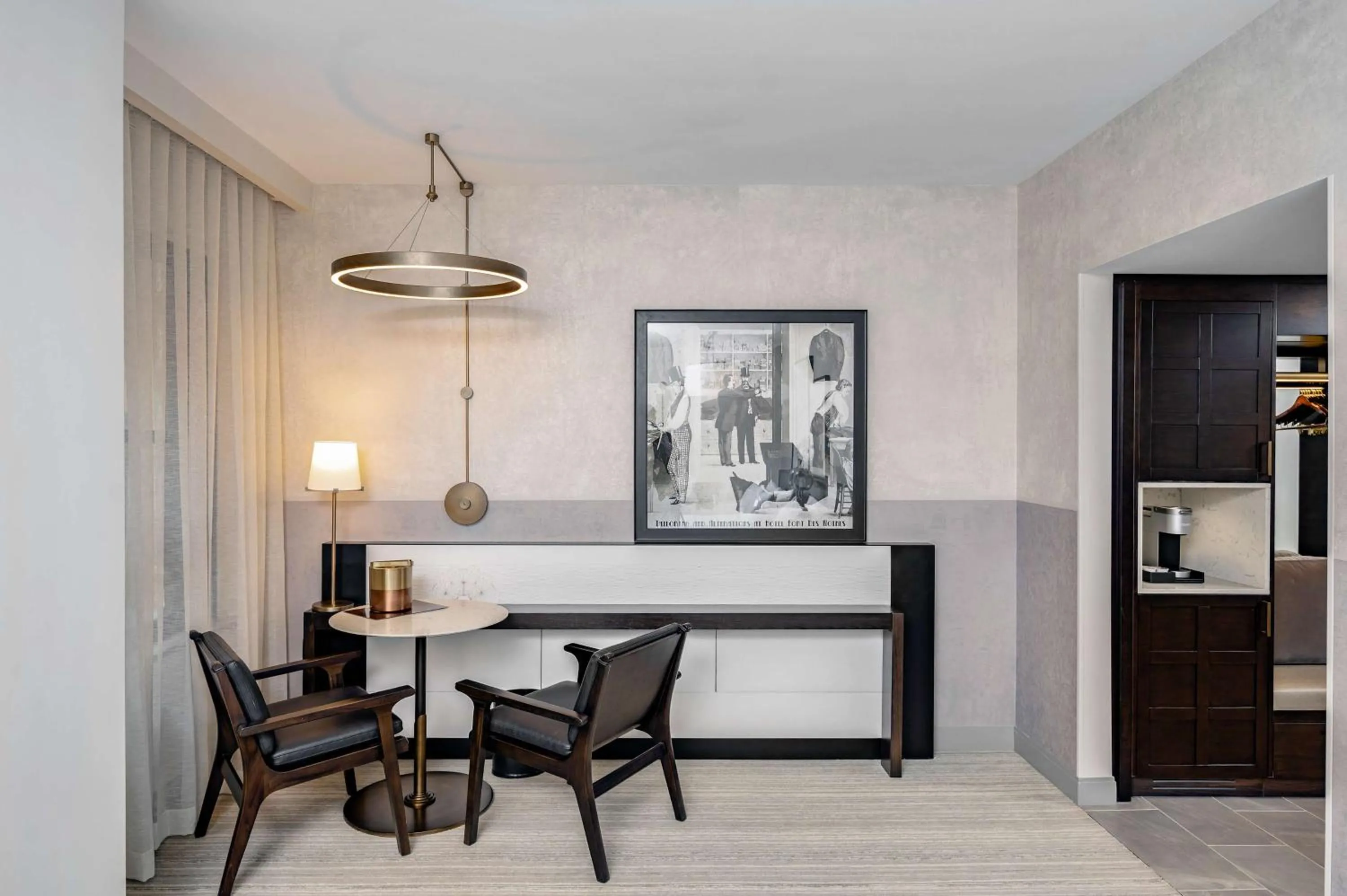 Bedroom in Hotel Fort Des Moines, Curio Collection By Hilton