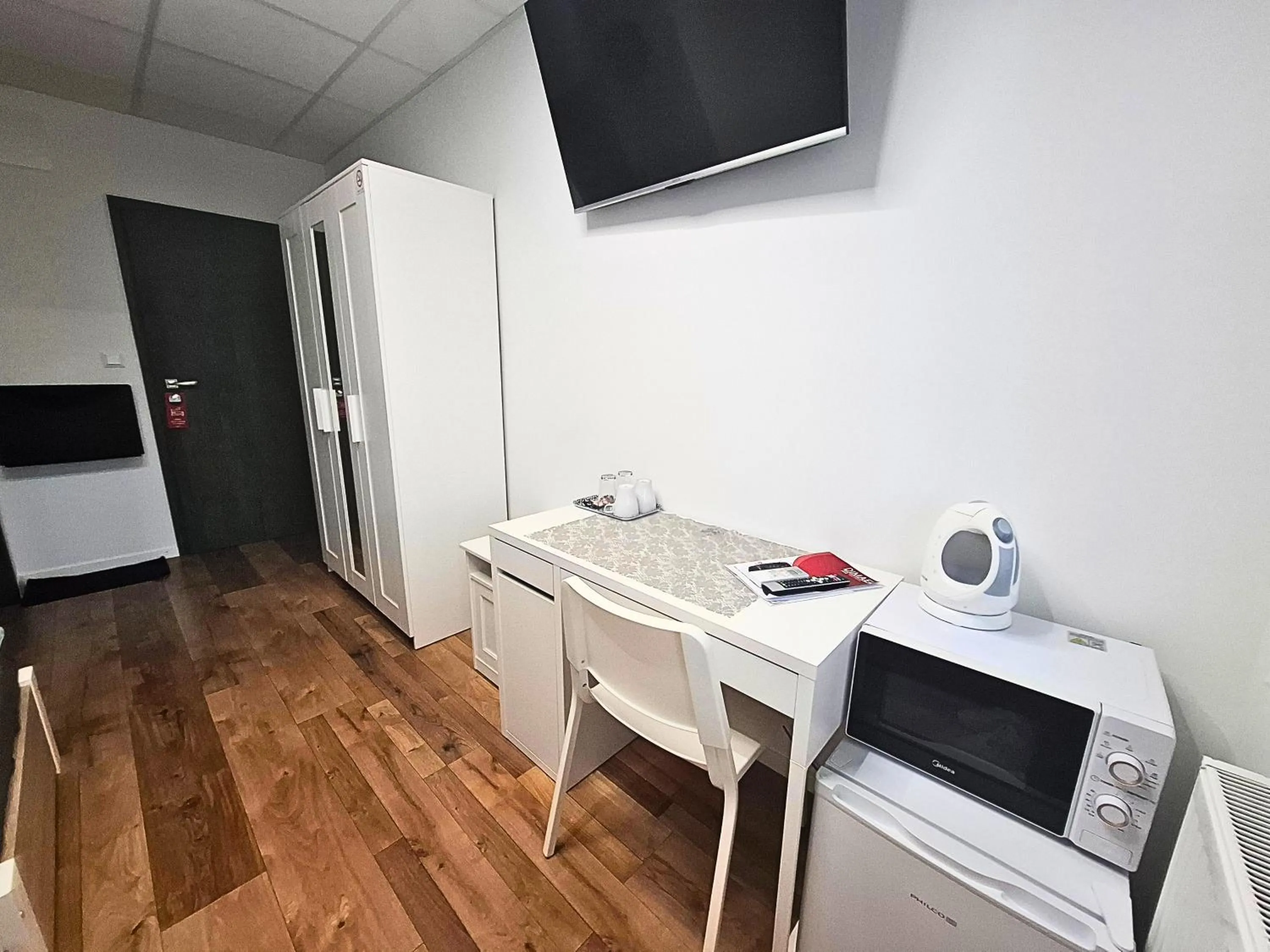 Dimael Hostel & Apartments