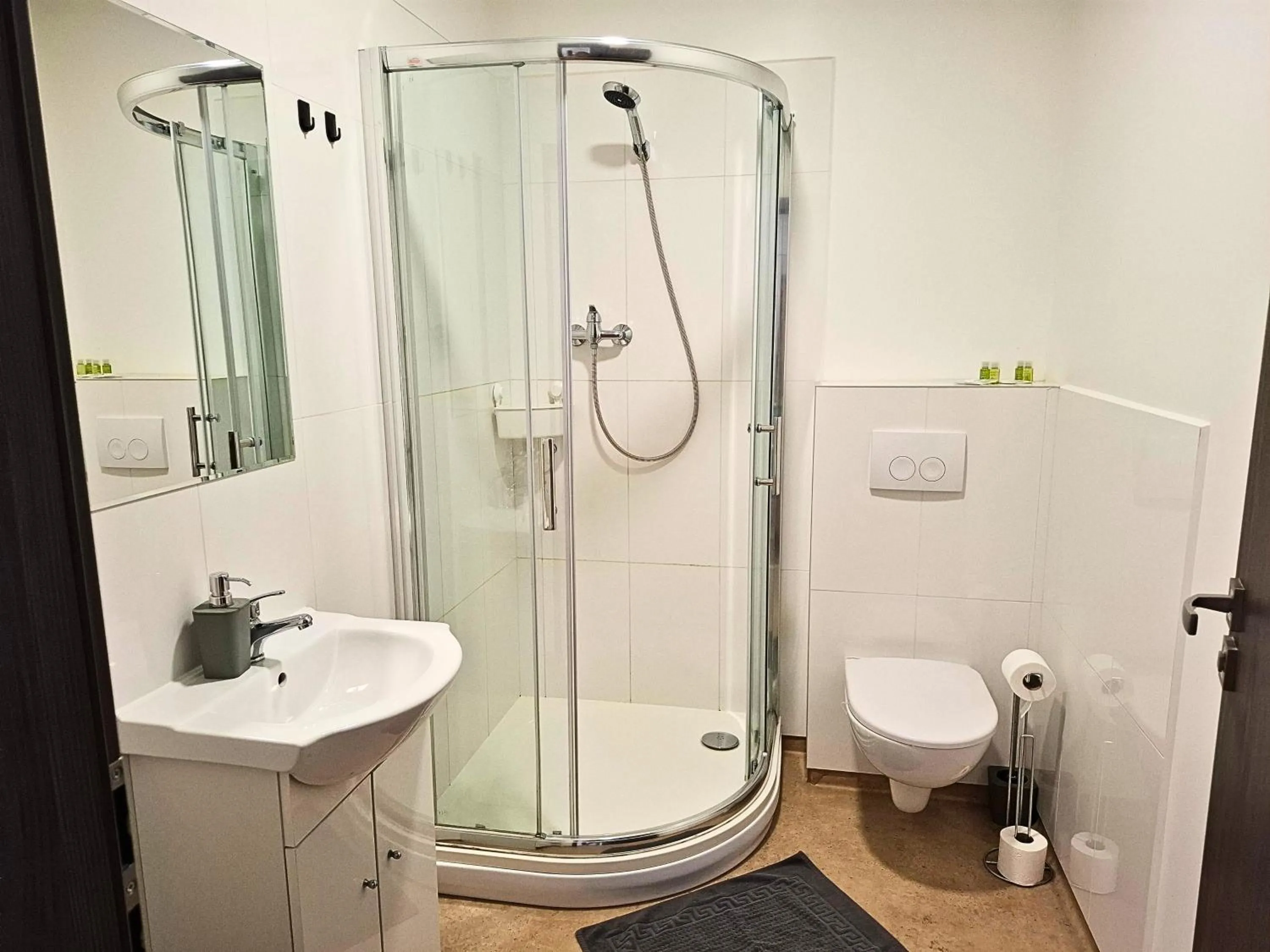 Bathroom in Dimael Hostel & Apartments