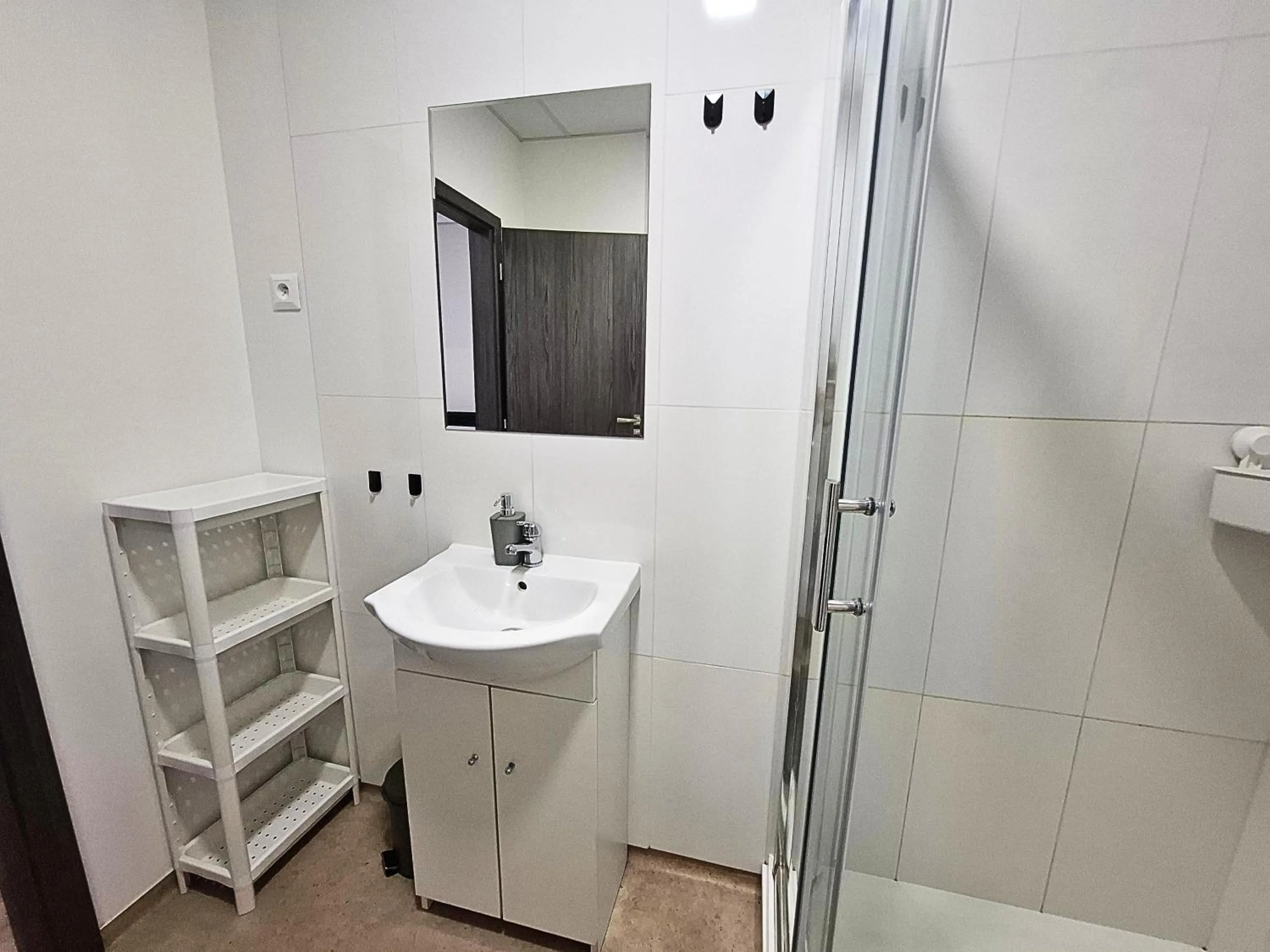 Bathroom in Dimael Hostel & Apartments