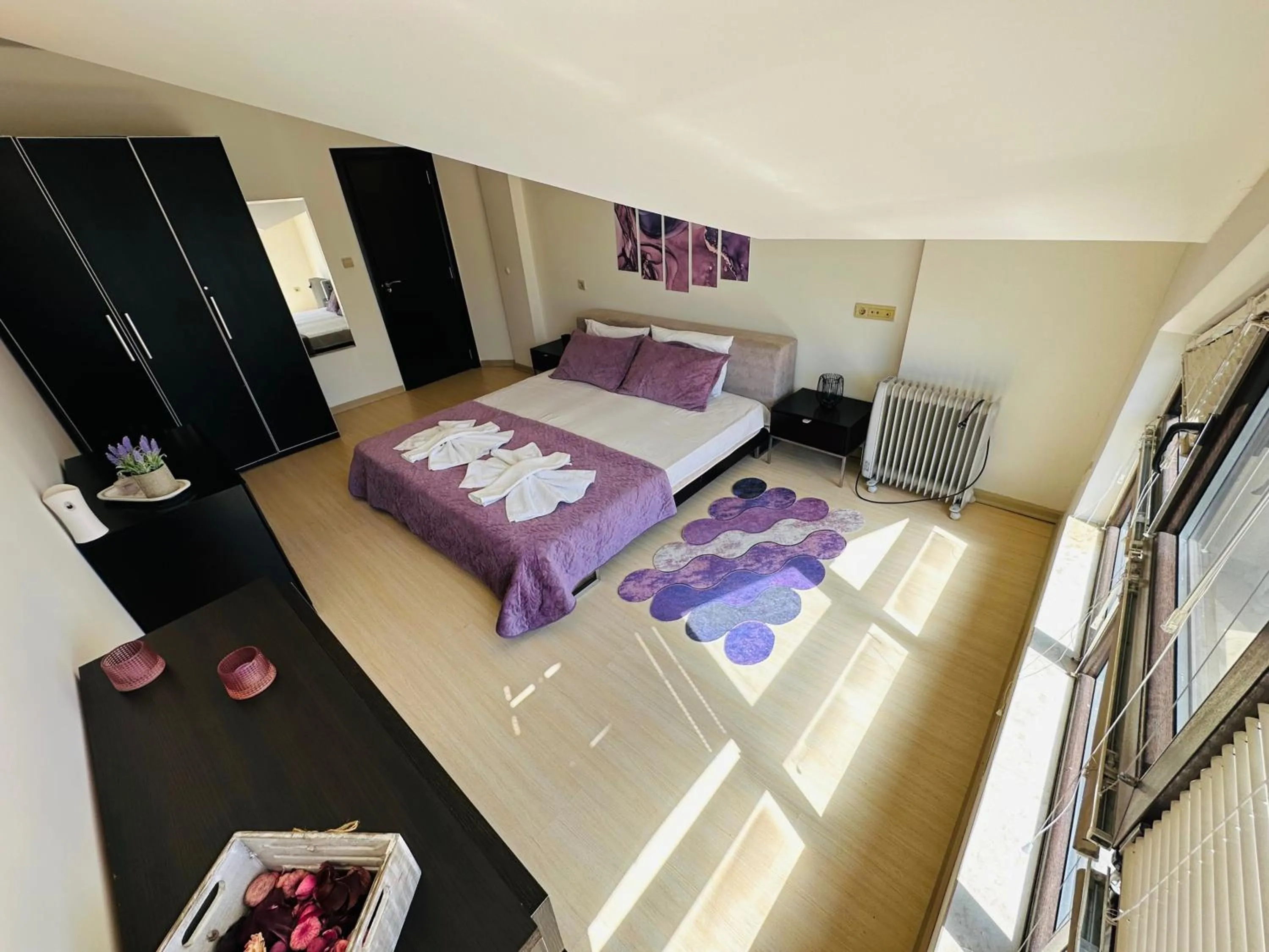 Bed in Central Art Apartment in Bansko with Mountain View