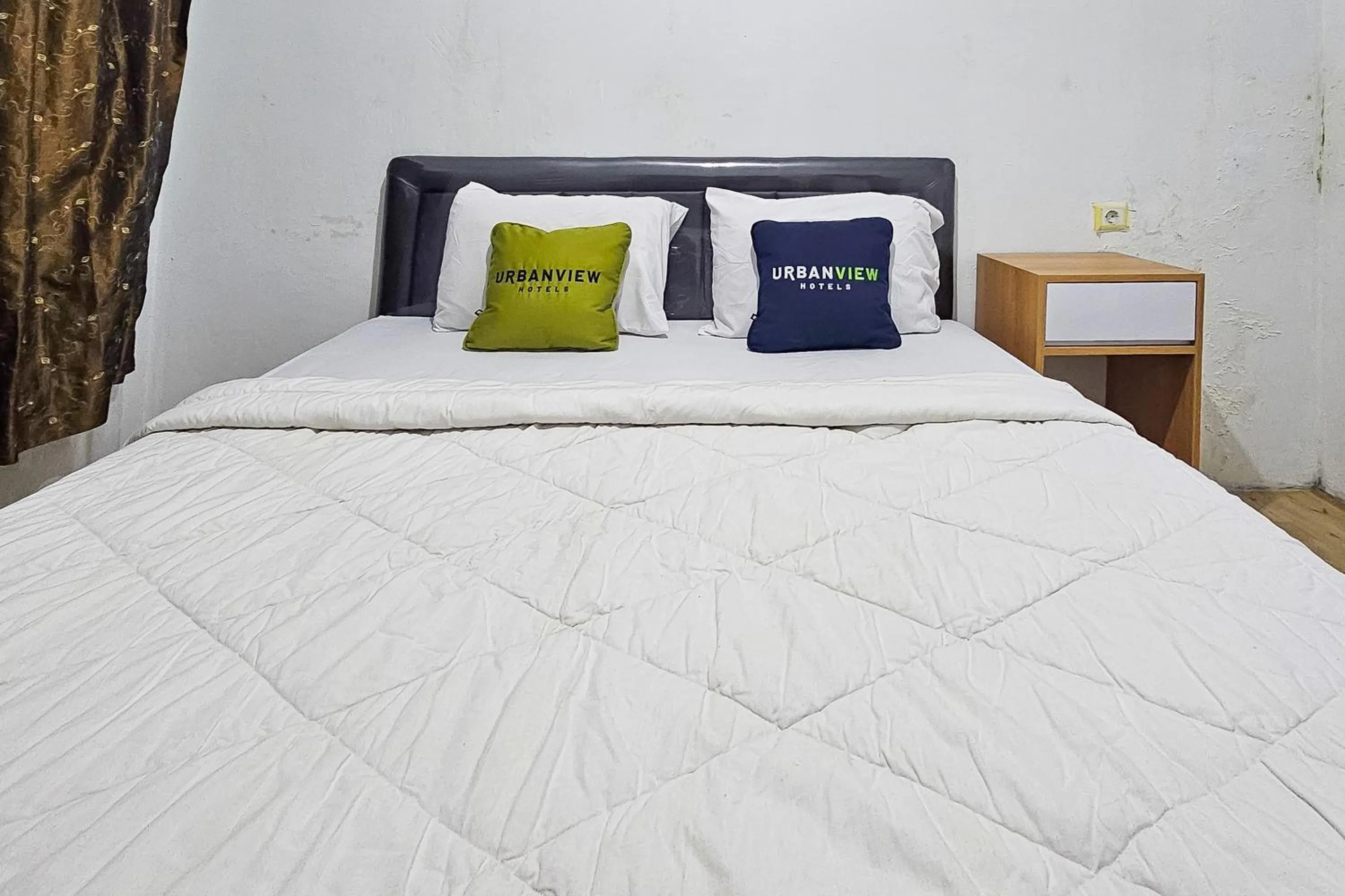 Bedroom, Bed in Urbanview Orchid Guest House