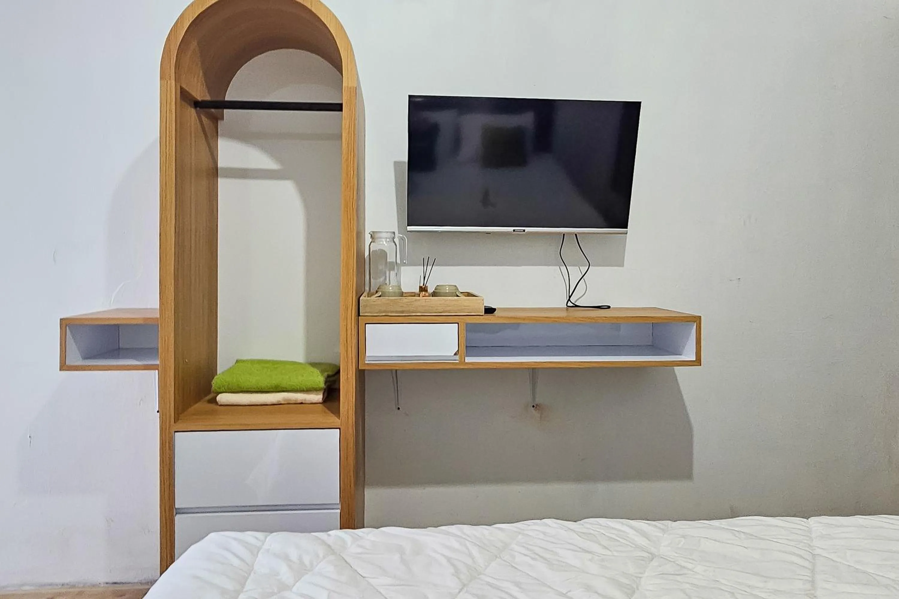 Bedroom, Bed in Urbanview Orchid Guest House