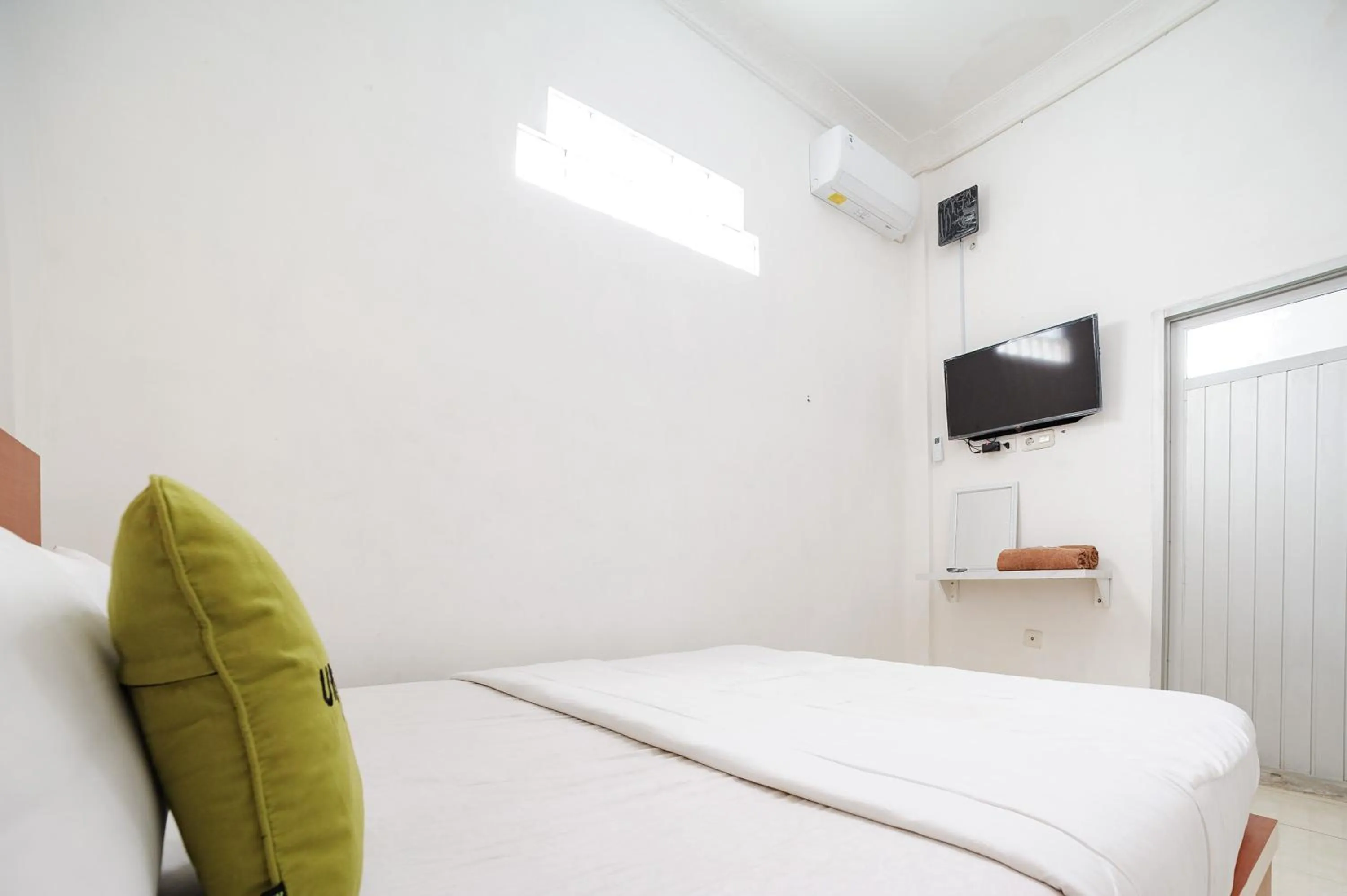 Bedroom, Bed in Urbanview GH Flamboyan 3 Syariah Lampung By RedDoorz