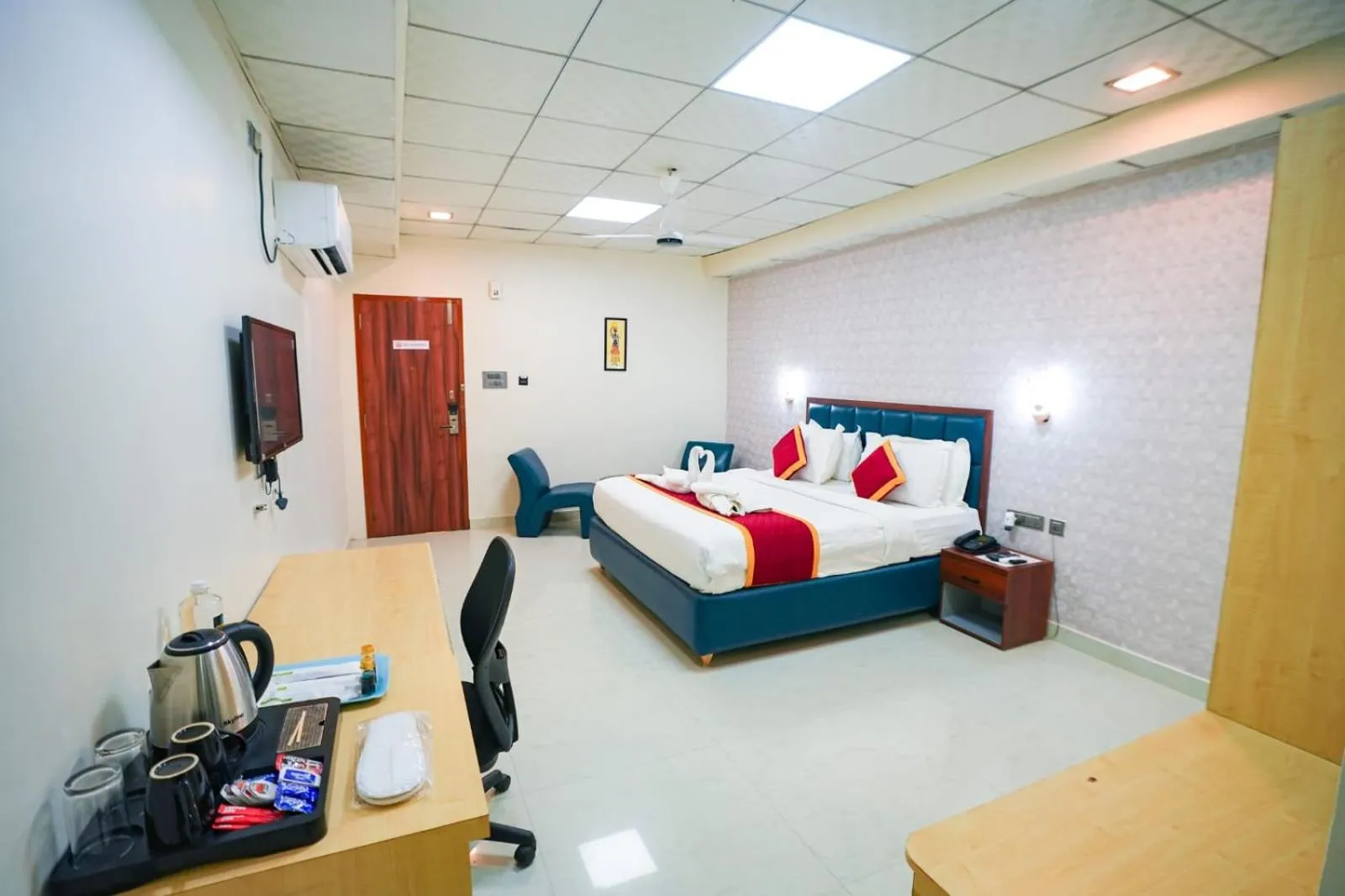 Photo of the whole room, Bed in Sunrise A Boutique Hotel Kondapur