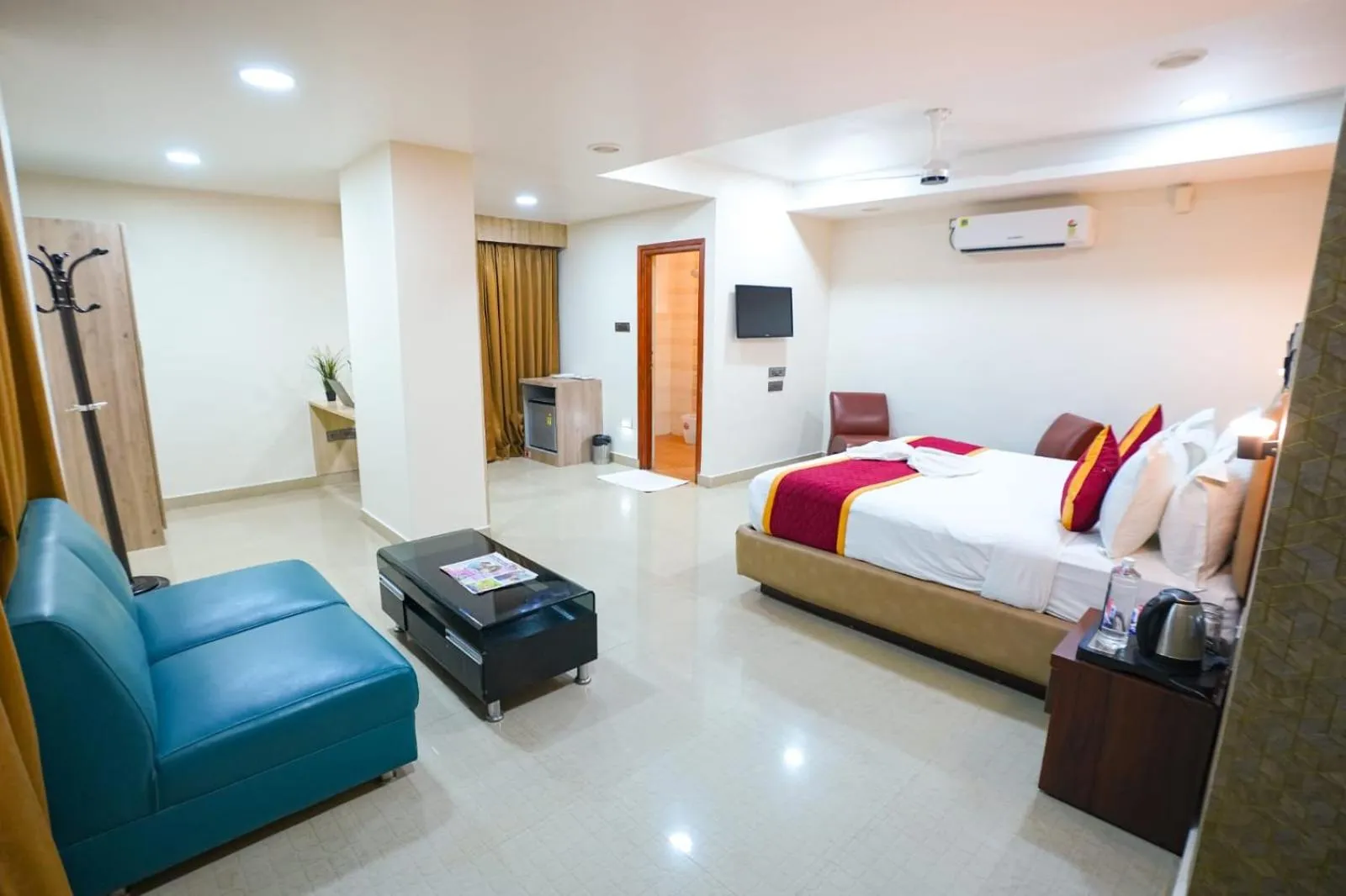 Photo of the whole room, Bed in Sunrise A Boutique Hotel Kondapur