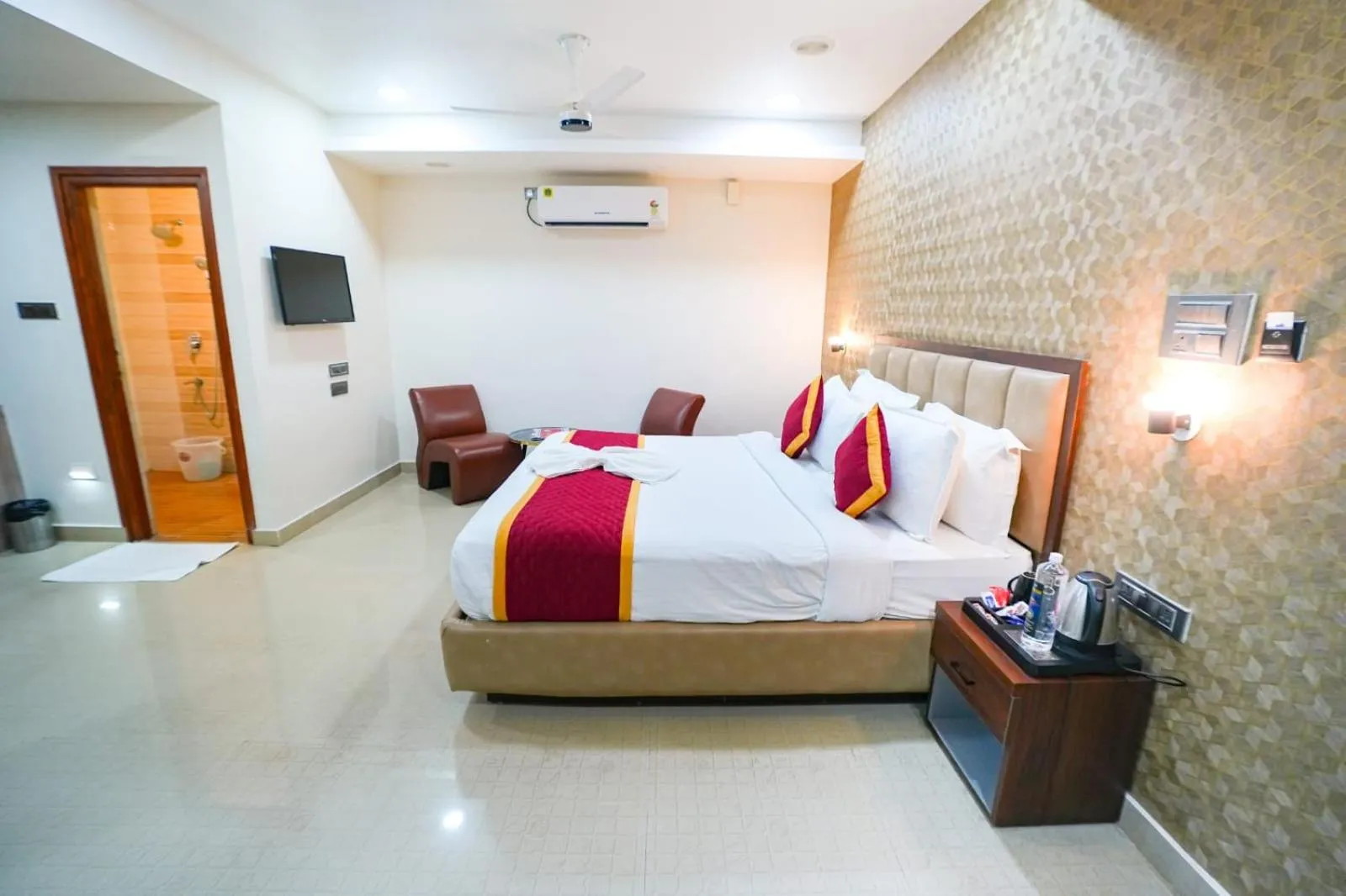 Photo of the whole room, Bed in Sunrise A Boutique Hotel Kondapur
