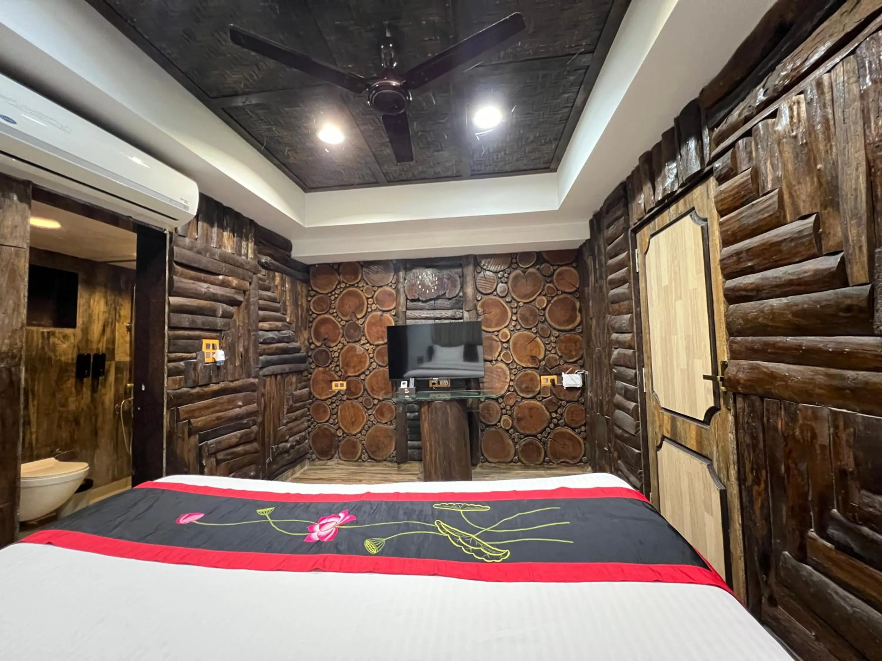 TV and multimedia in Aayush Resort Karjat