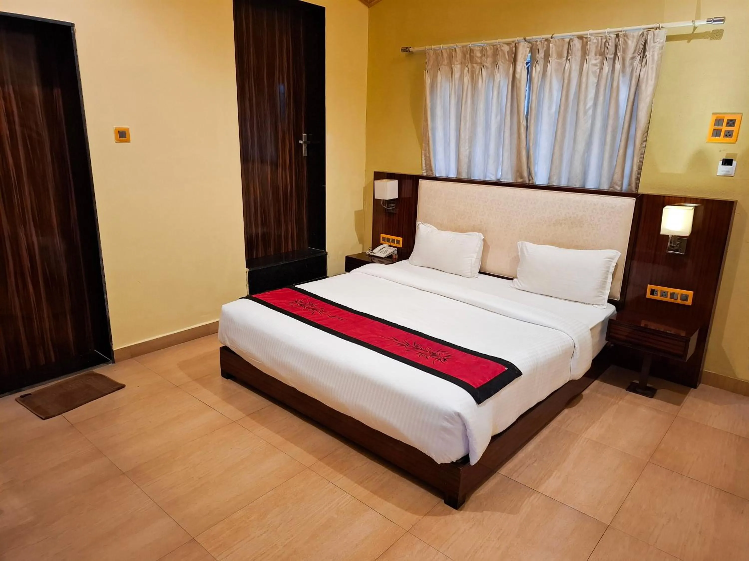 Bed in Aayush Resort Karjat