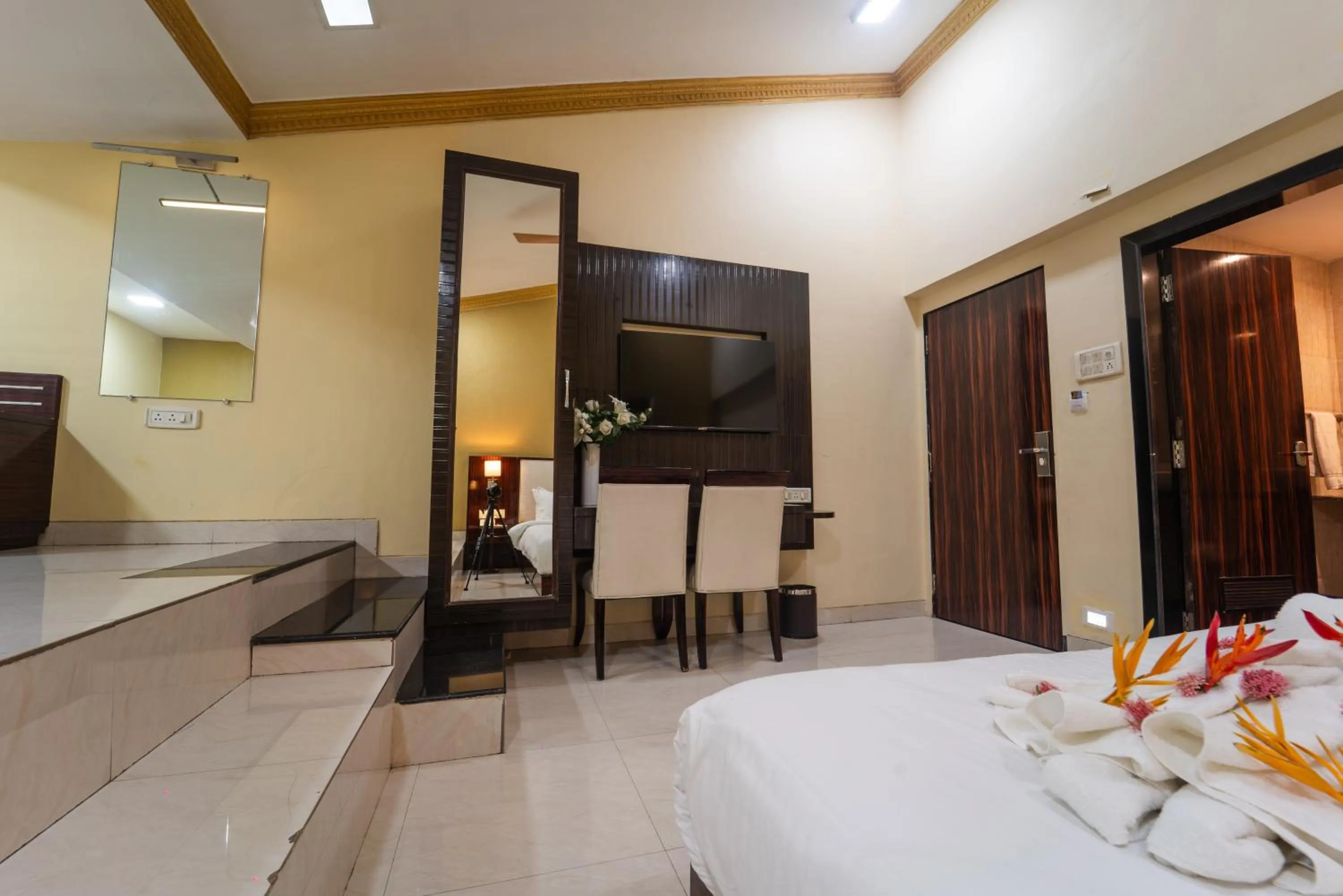 Bedroom, Bed in Aayush Resort Karjat