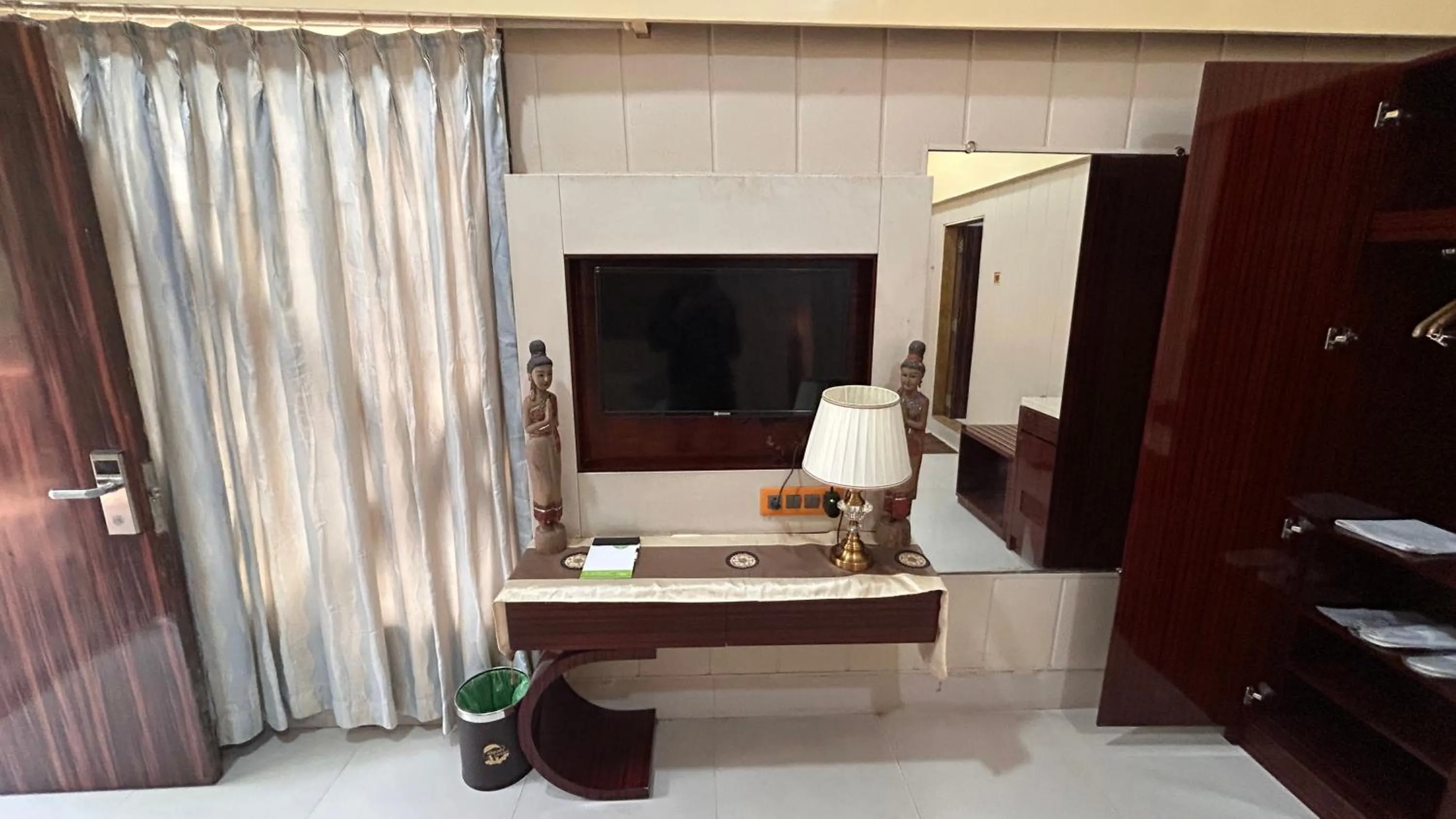 Communal lounge/ TV room in Aayush Resort Karjat