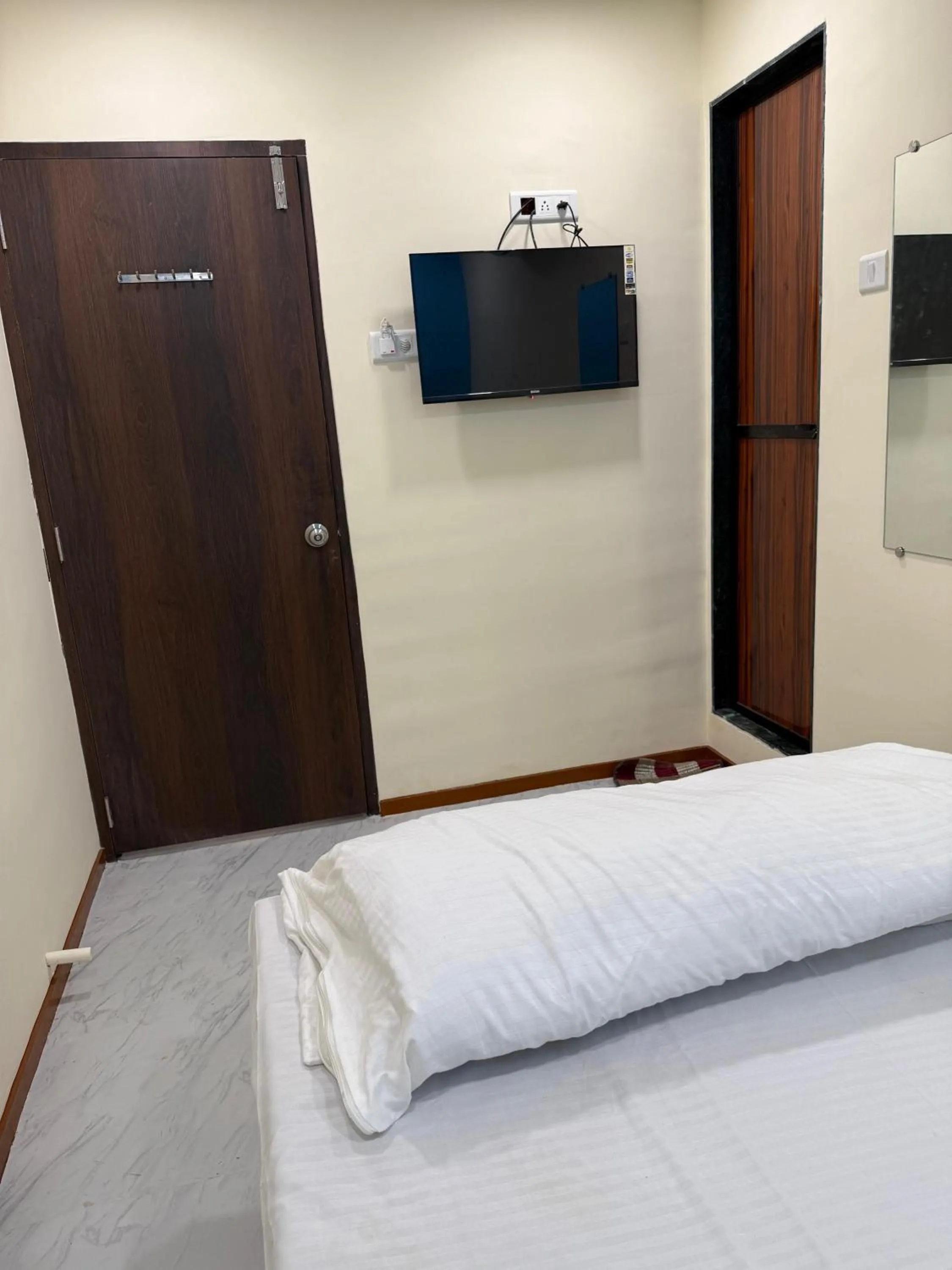 Bed in Hotel Marine Line Near Churchgate