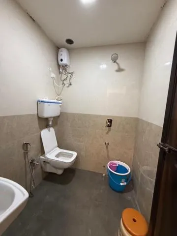 Bathroom in Hotel Marine Line Near Churchgate