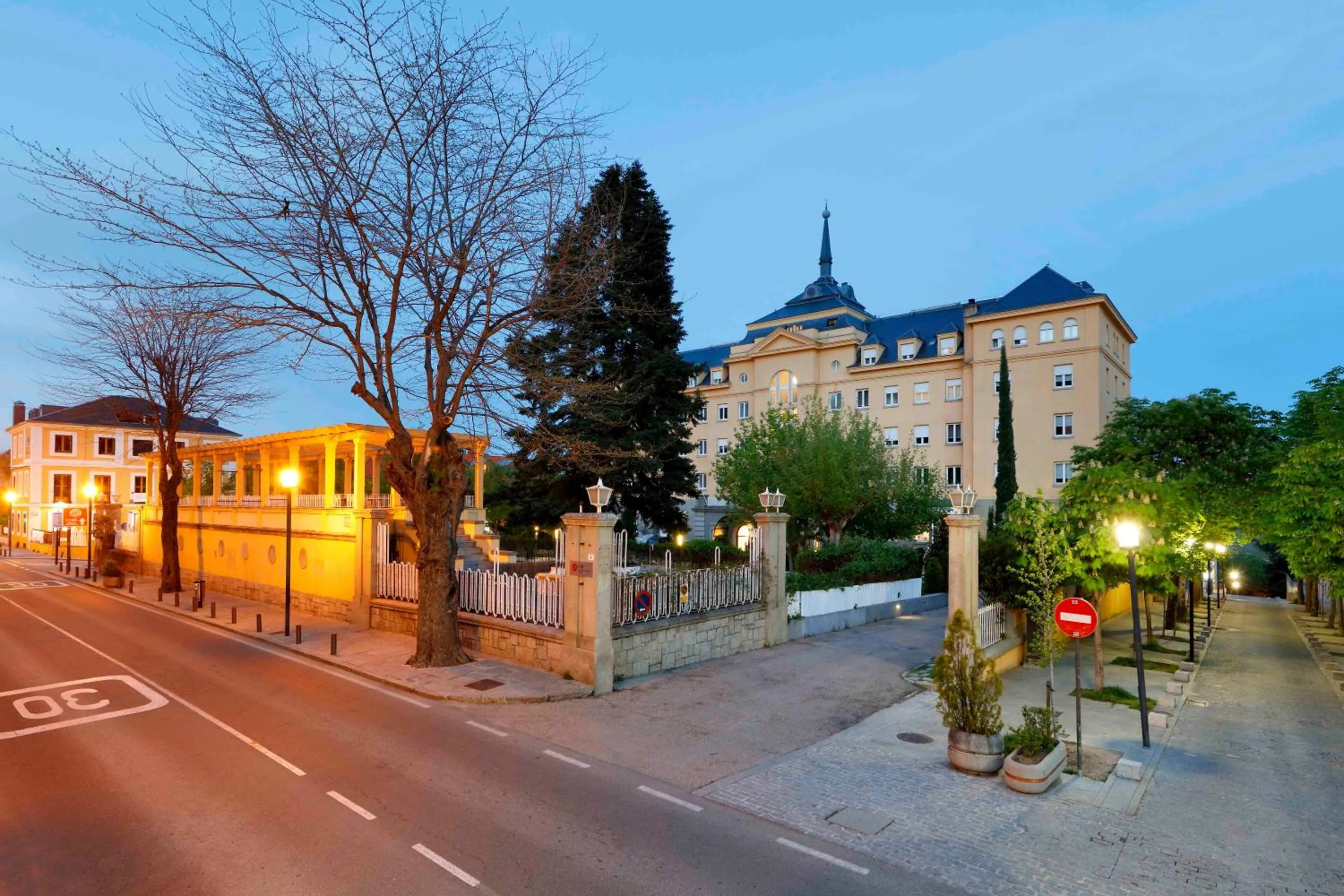 Property building in Exe Victoria Palace