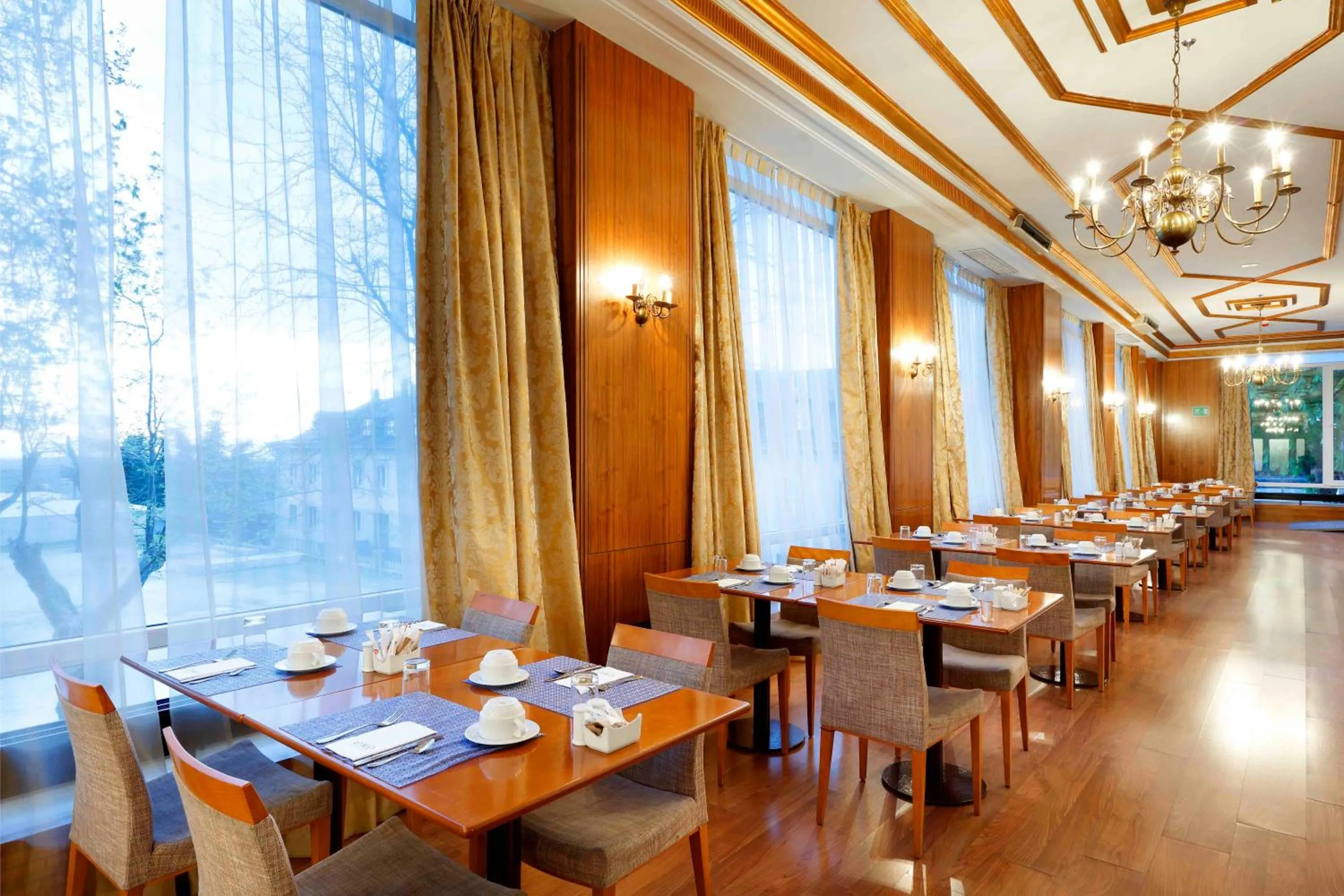 Lounge or bar in Exe Victoria Palace