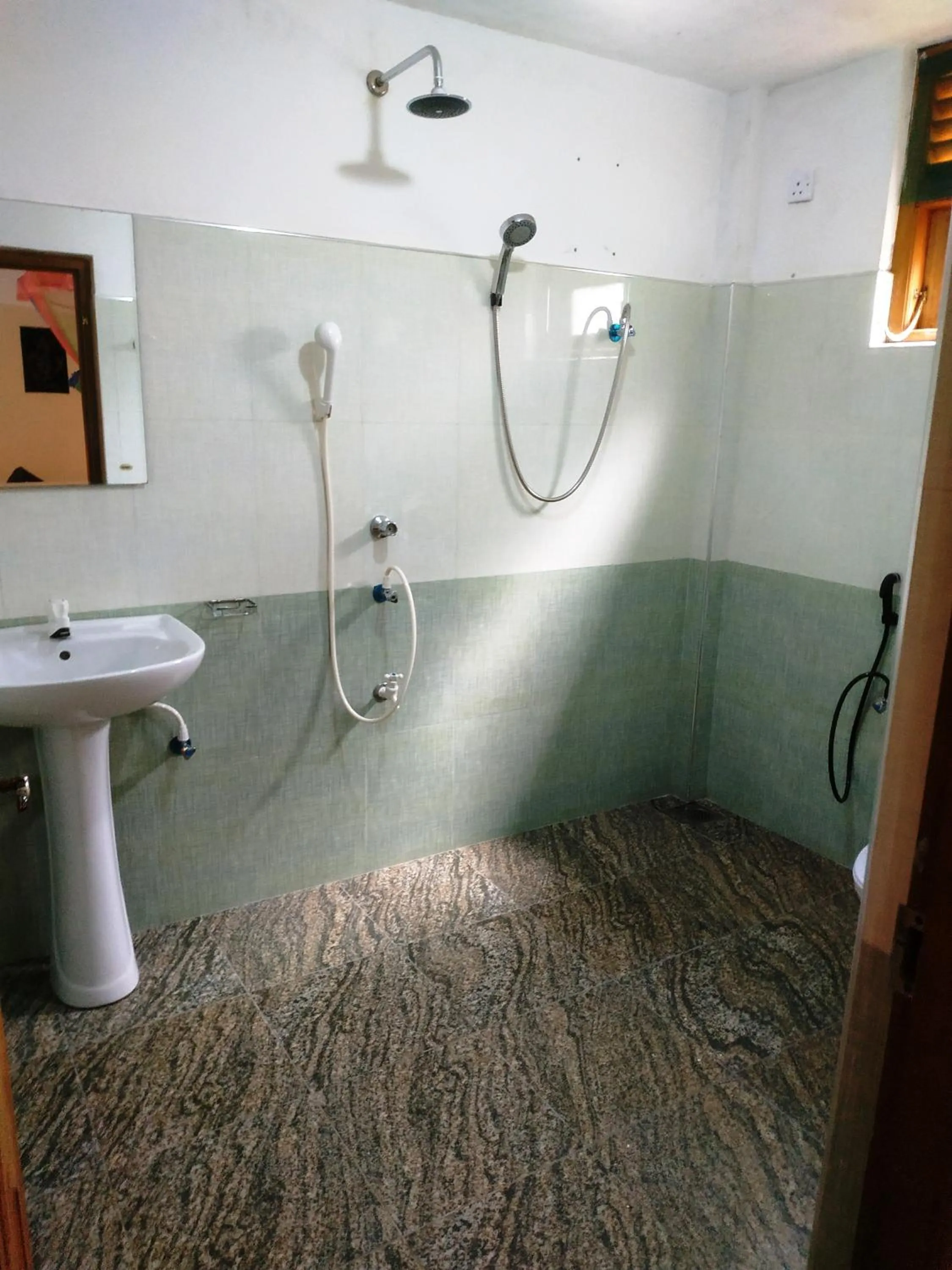 Toilet in Green heaven safari resort Udawalawa