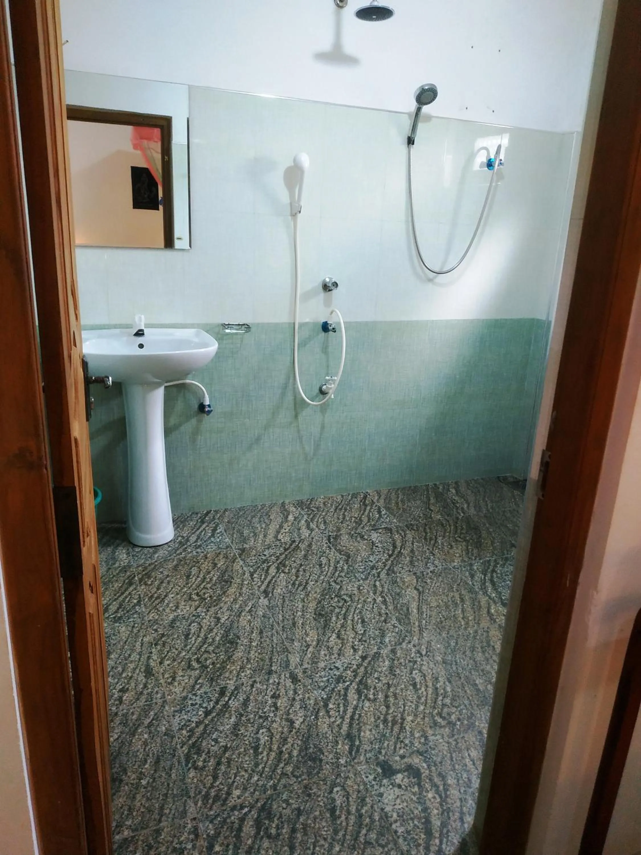 Bathroom in Green heaven safari resort Udawalawa