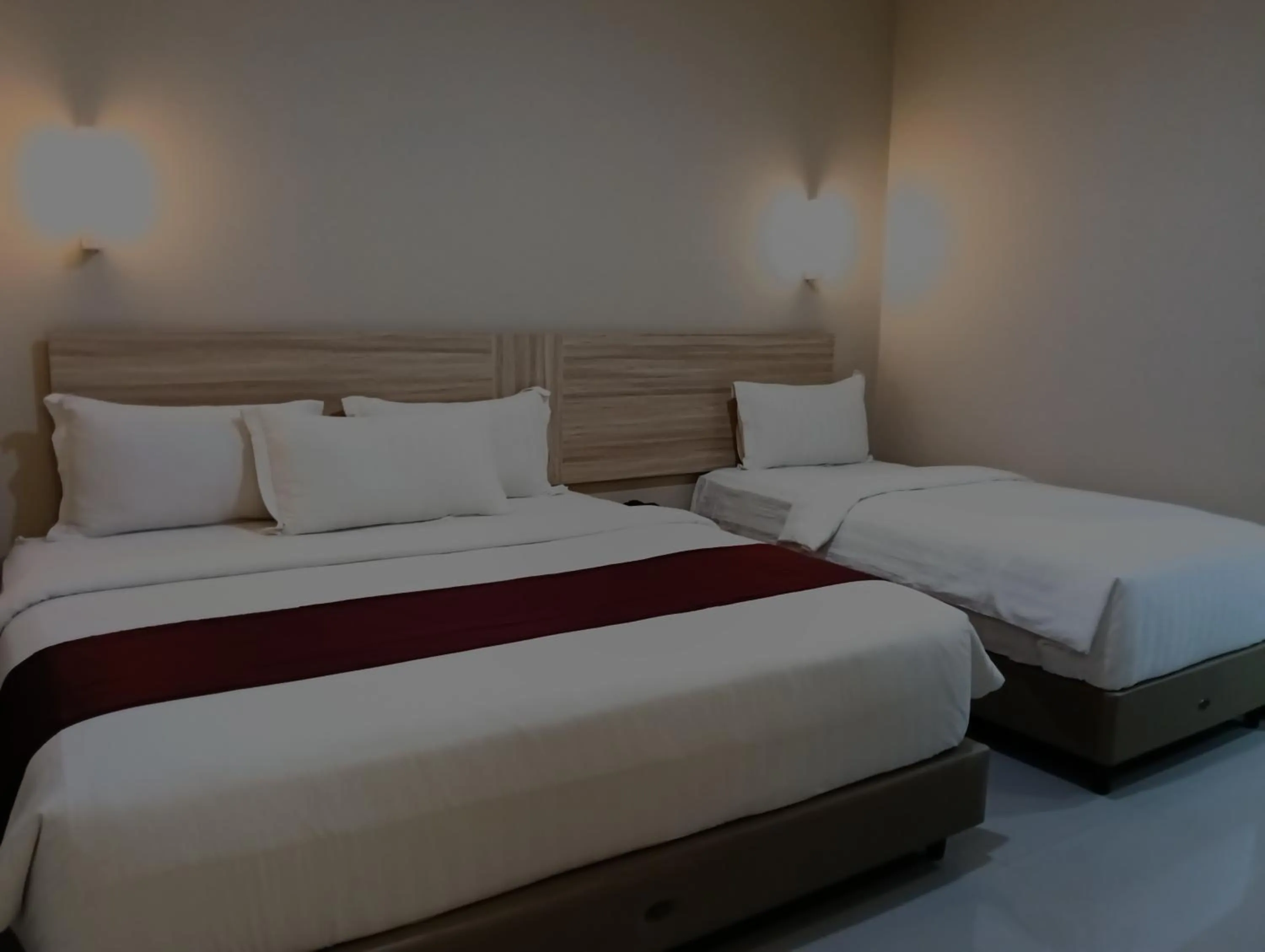 Bed in Sunflower Hotel Syariah near Juanda Airport