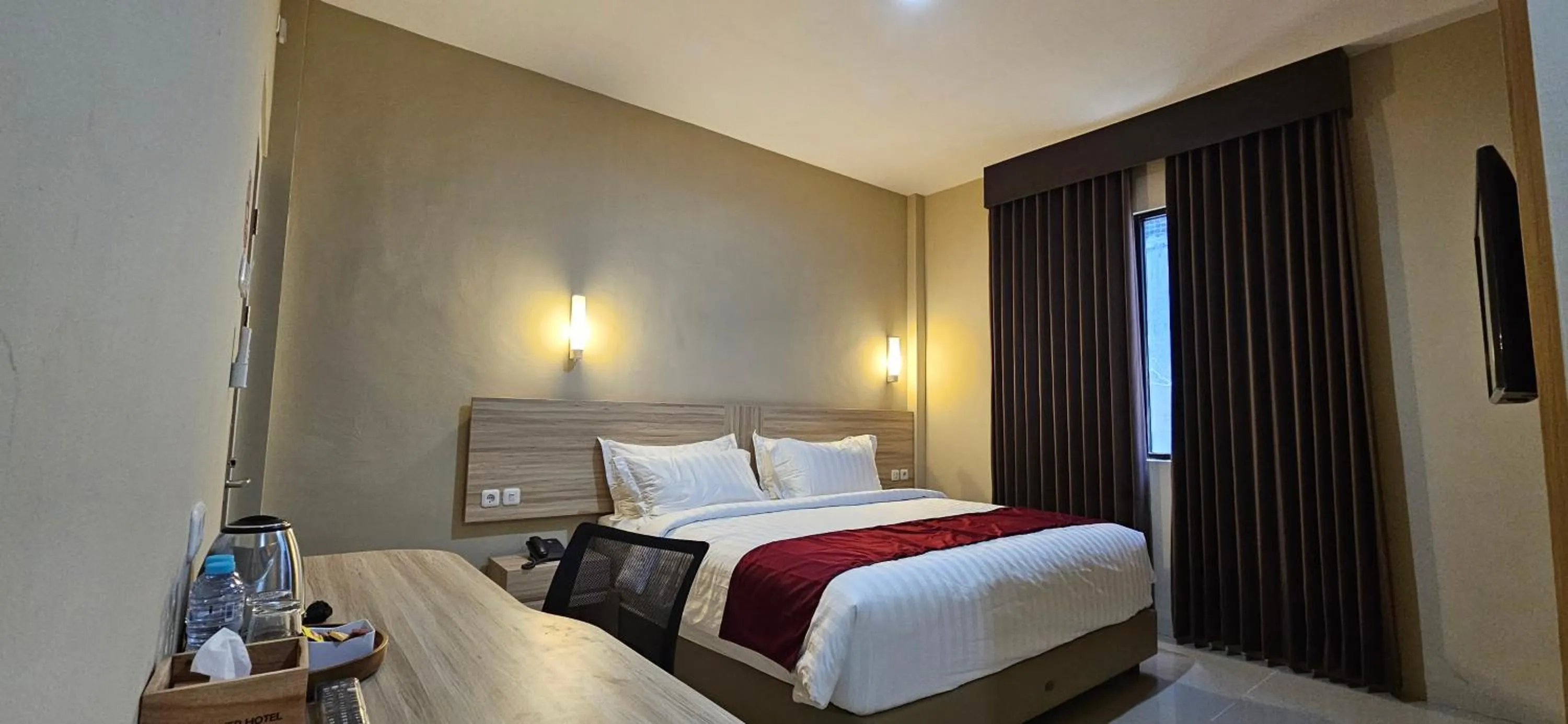 Bed in Sunflower Hotel Syariah near Juanda Airport