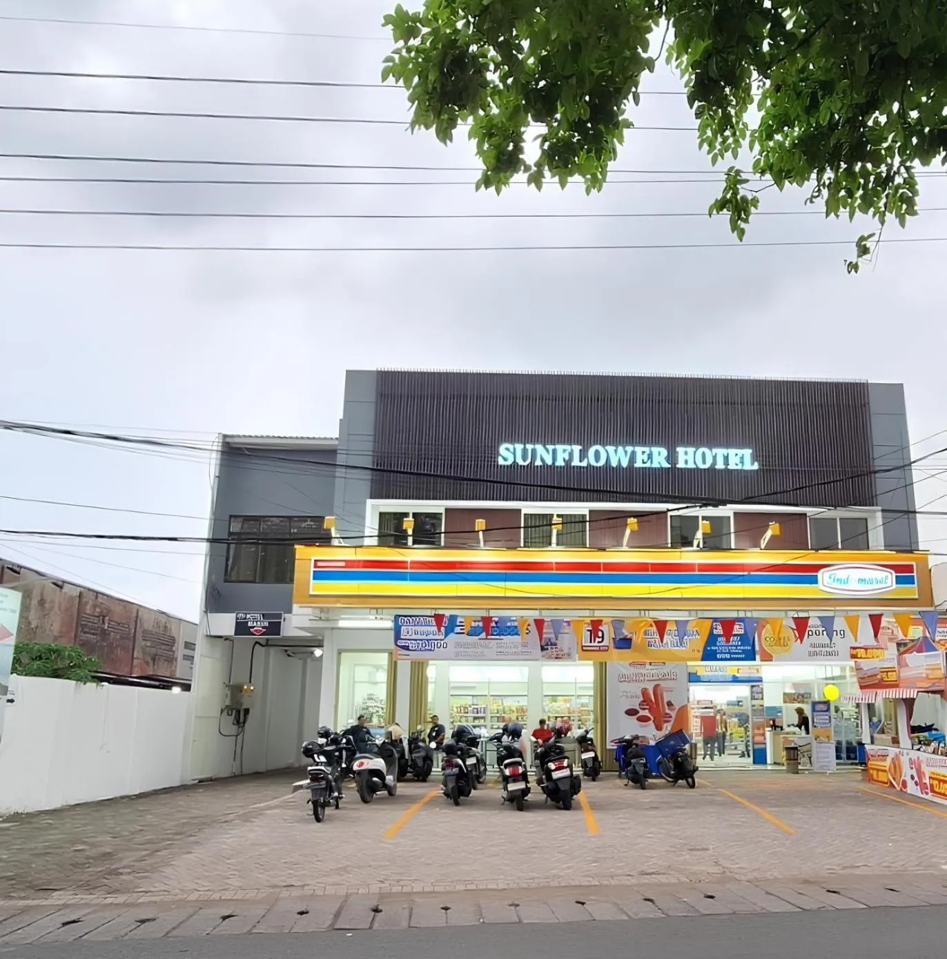 Property building in Sunflower Hotel Syariah near Juanda Airport