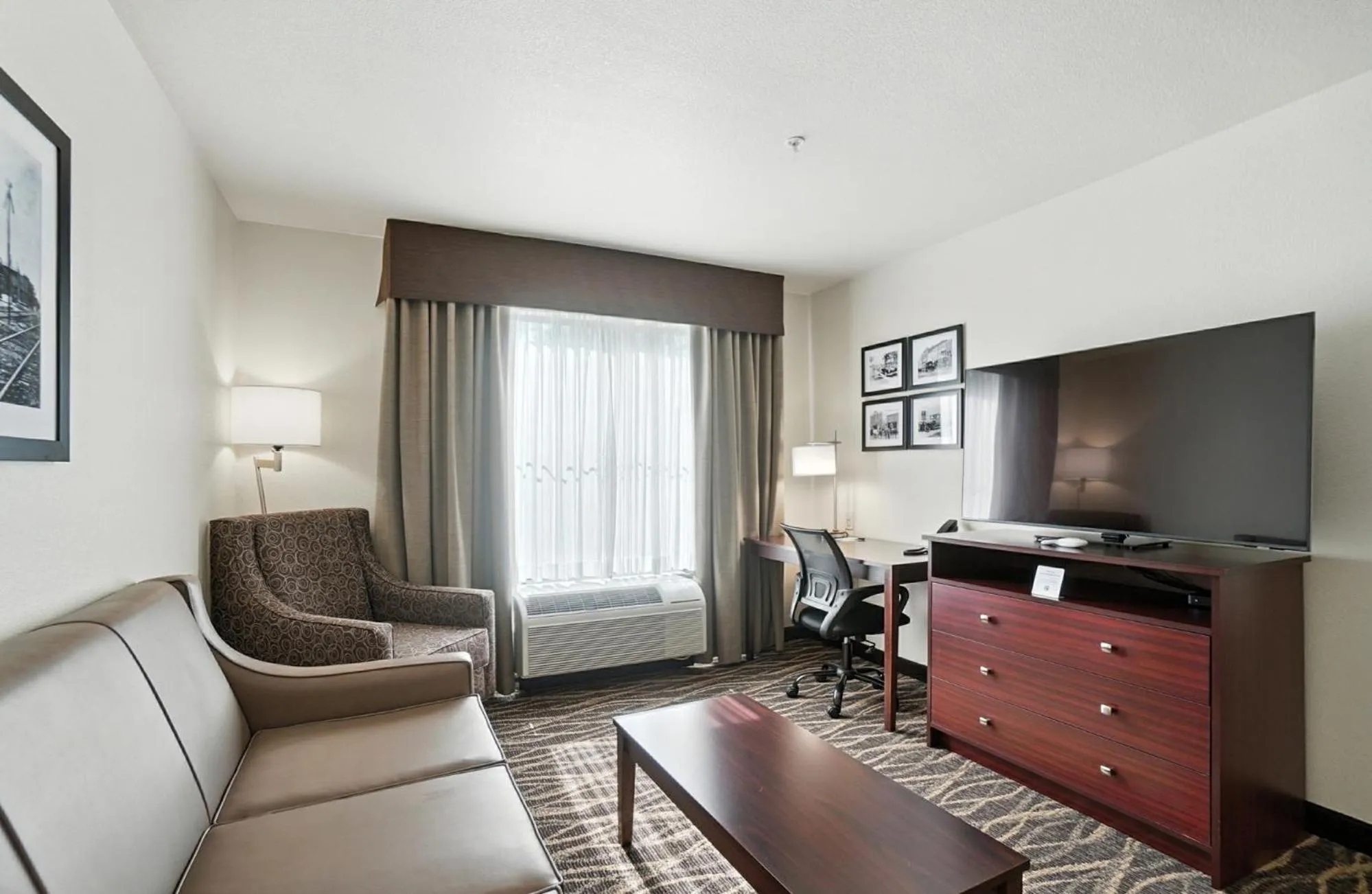 Bedroom in Cobblestone Hotel & Suites - Bellefontaine