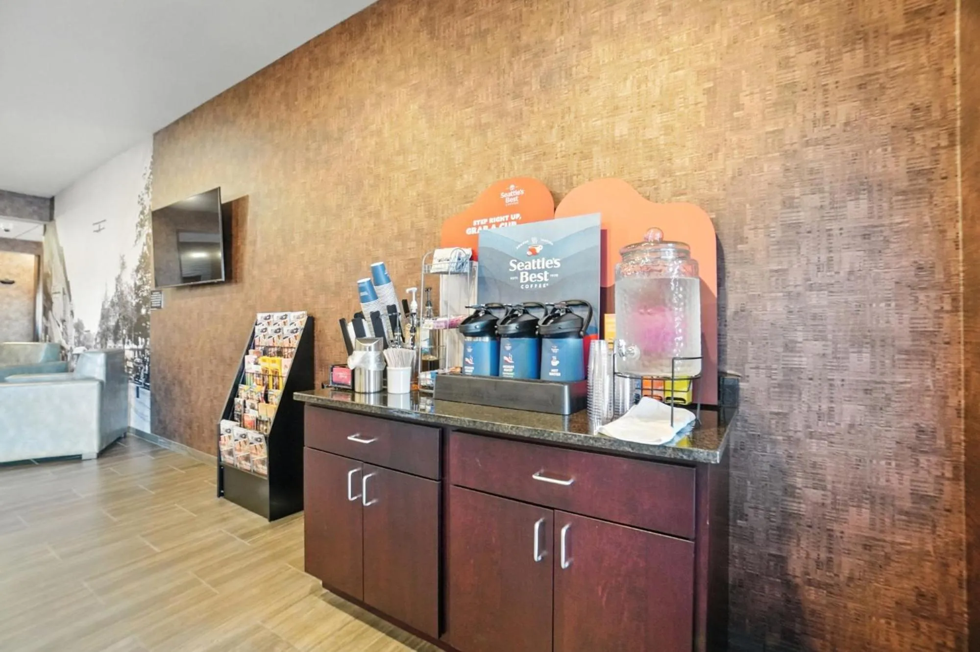 Coffee/tea facilities in Cobblestone Hotel & Suites - Bellefontaine