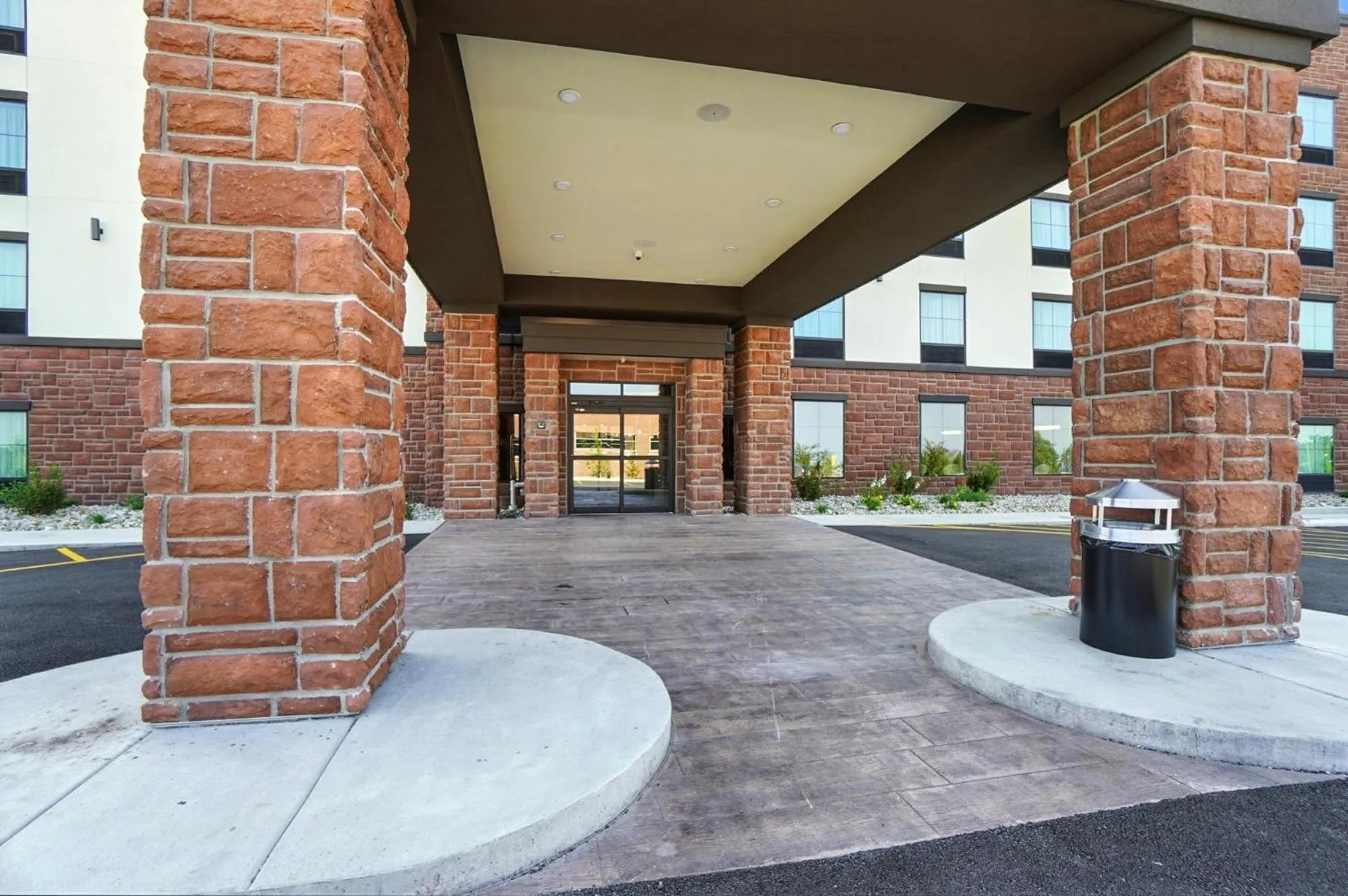 Property building in Cobblestone Hotel & Suites - Bellefontaine