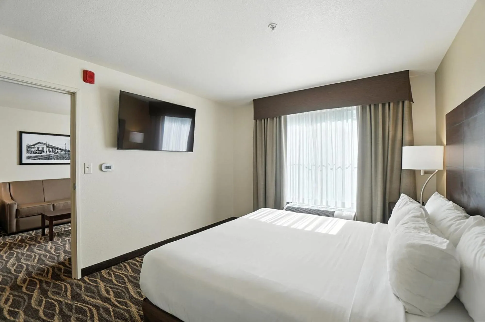 Bedroom, Bed in Cobblestone Hotel & Suites - Bellefontaine