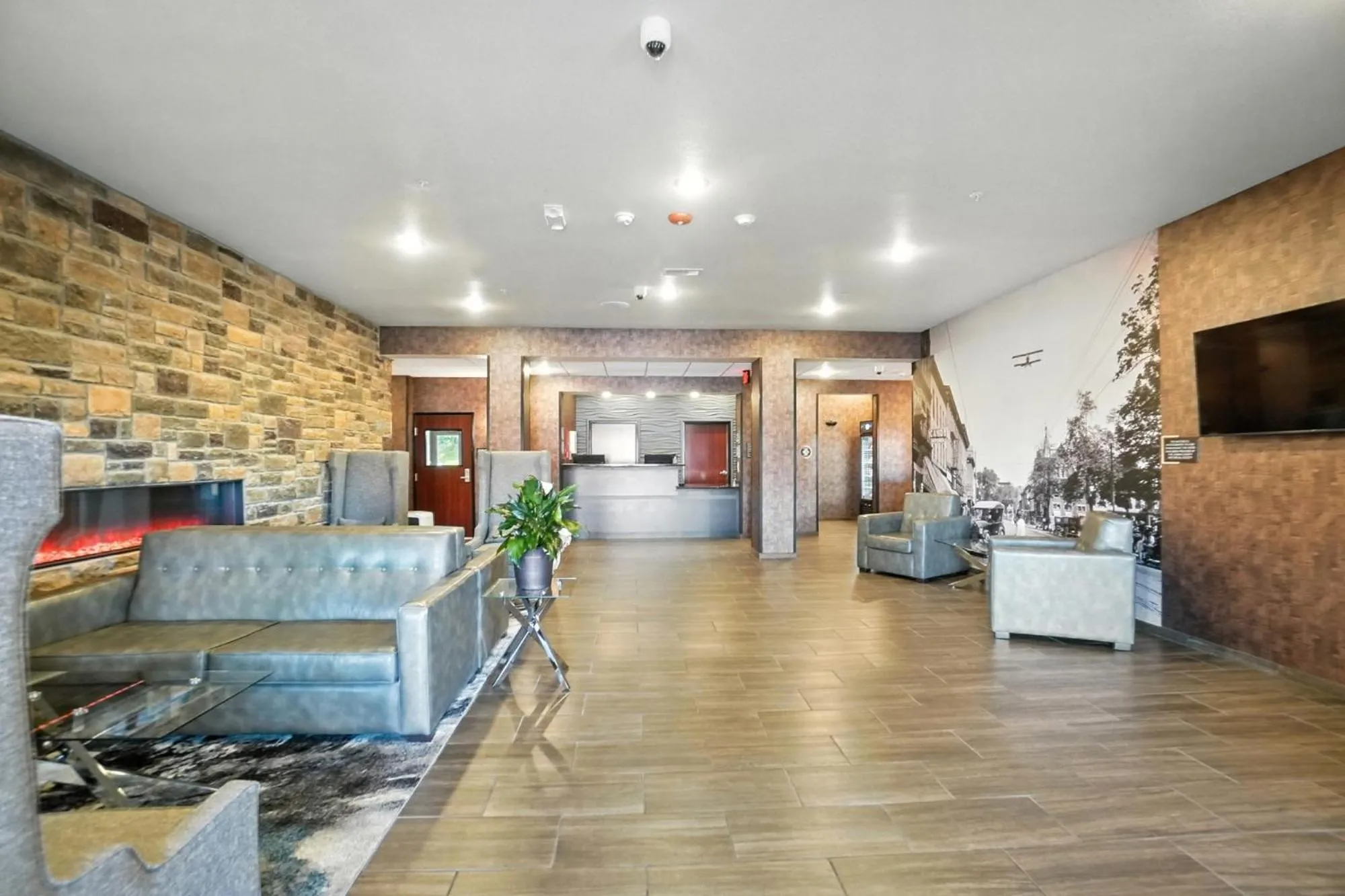 Lobby or reception in Cobblestone Hotel & Suites - Bellefontaine