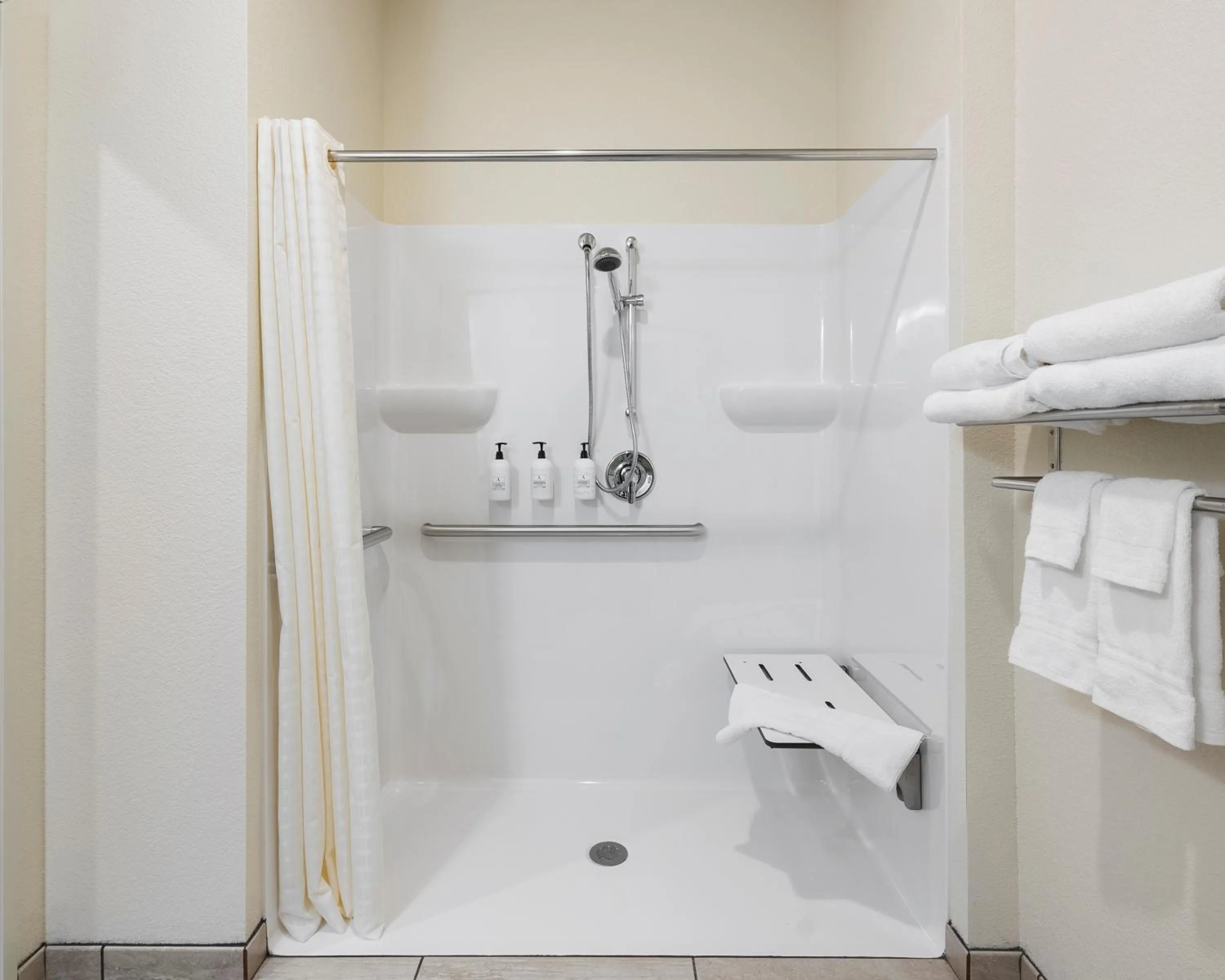 Bathroom in Cobblestone Hotel & Suites - Bellefontaine