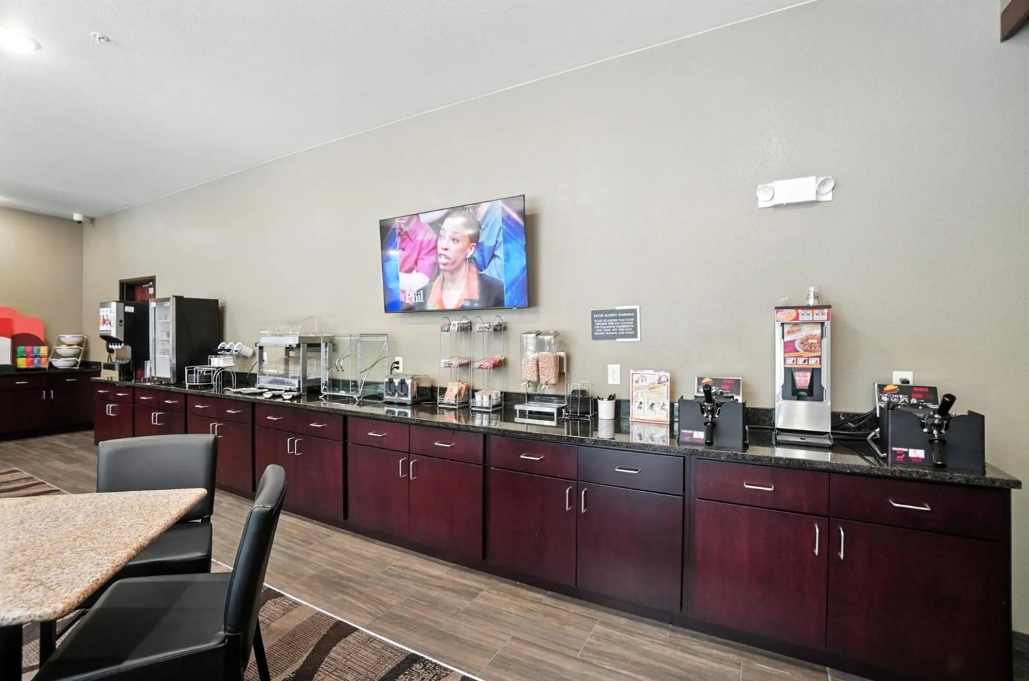 Breakfast in Cobblestone Hotel & Suites - Bellefontaine