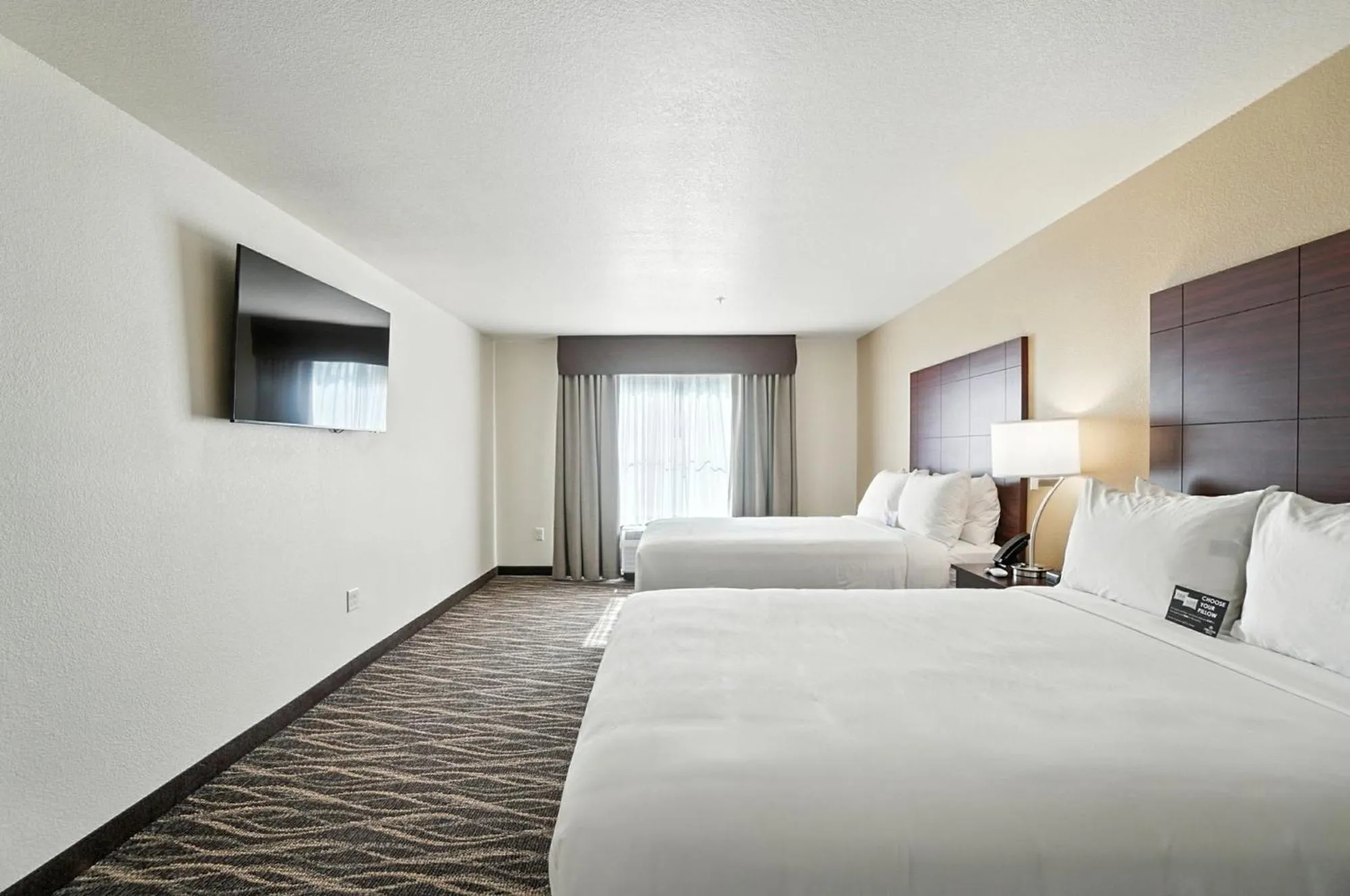 Bedroom, Bed in Cobblestone Hotel & Suites - Bellefontaine