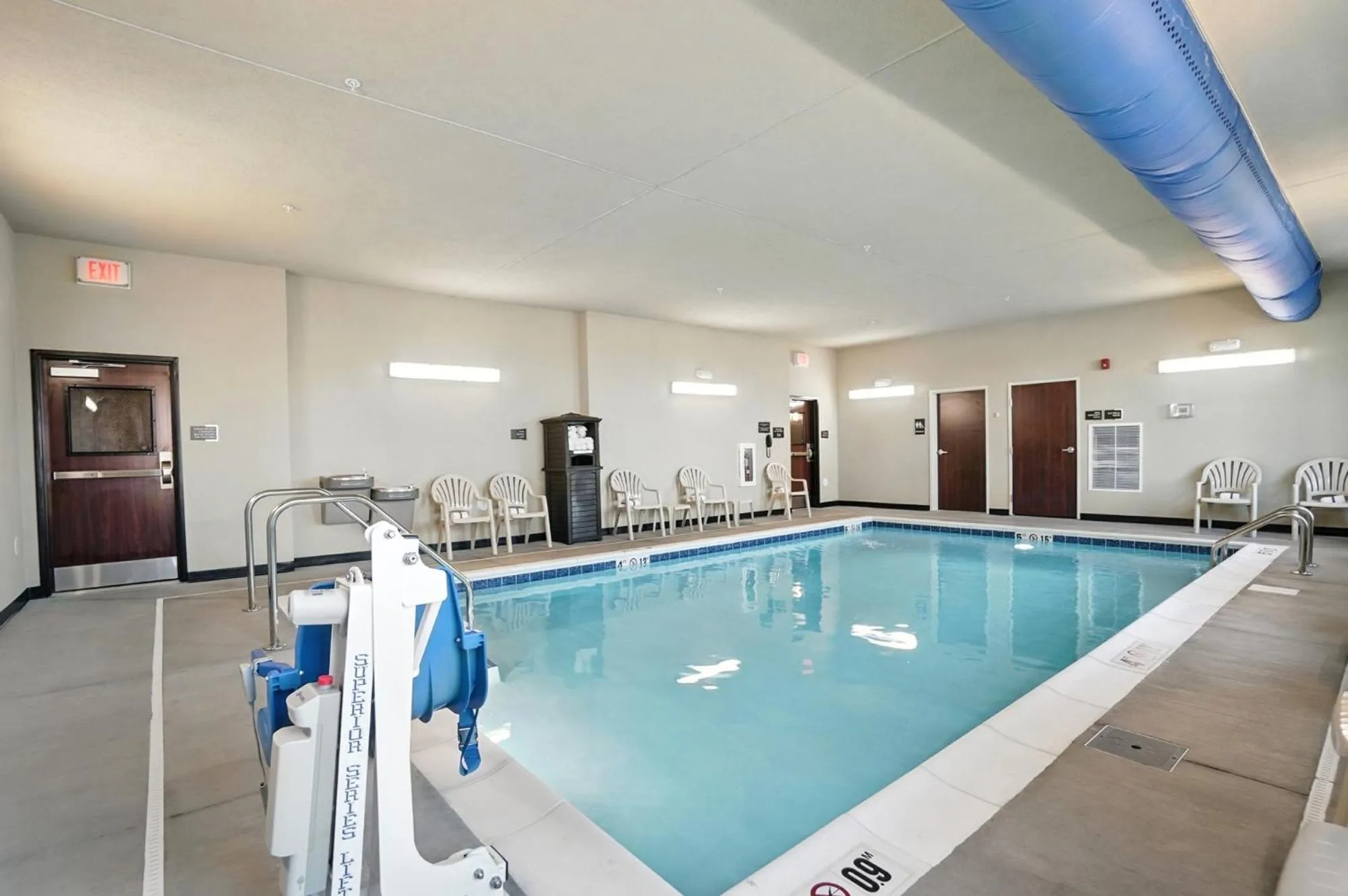 Swimming pool in Cobblestone Hotel & Suites - Bellefontaine