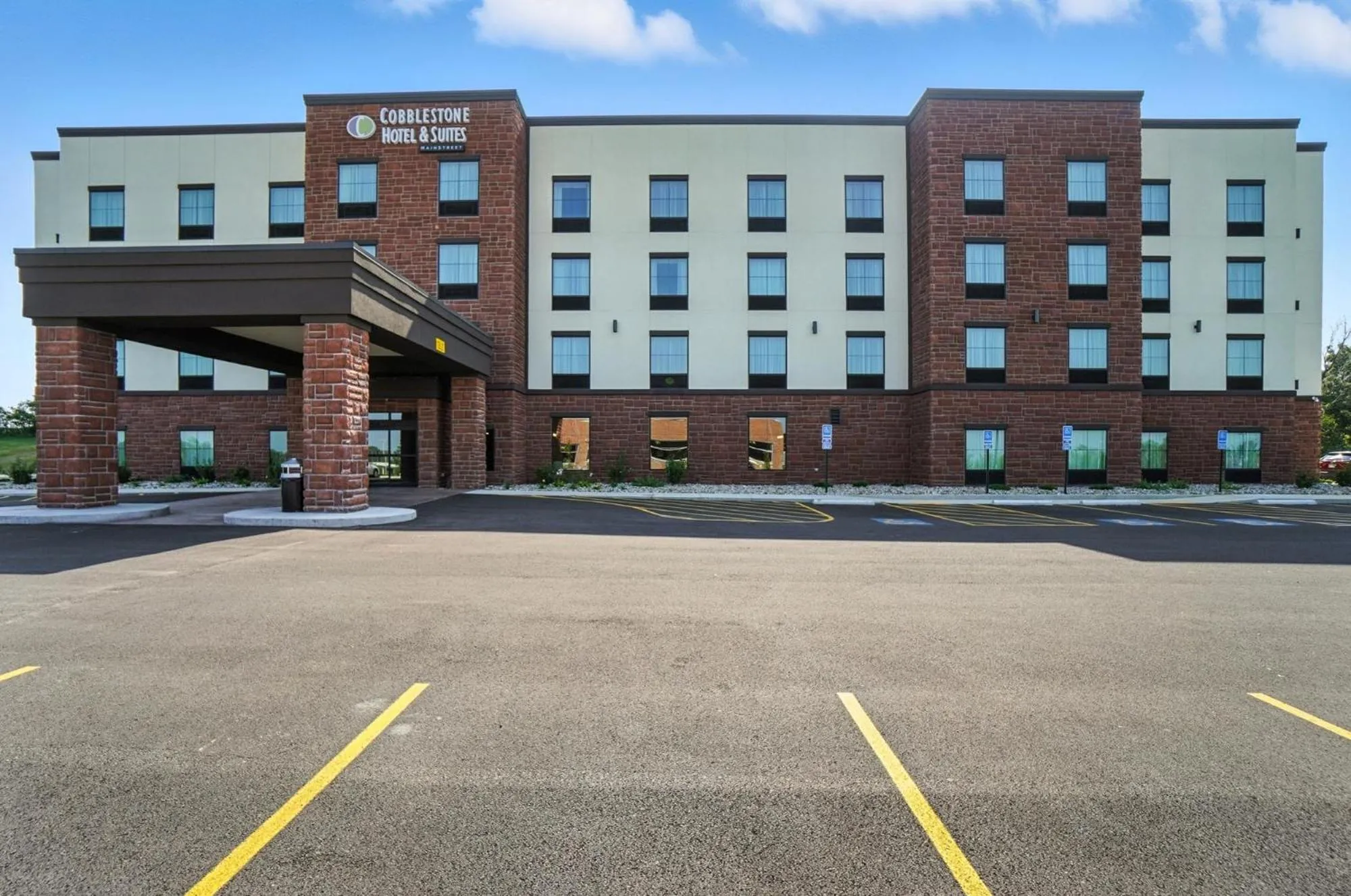 Cobblestone Hotel & Suites - Bellefontaine
