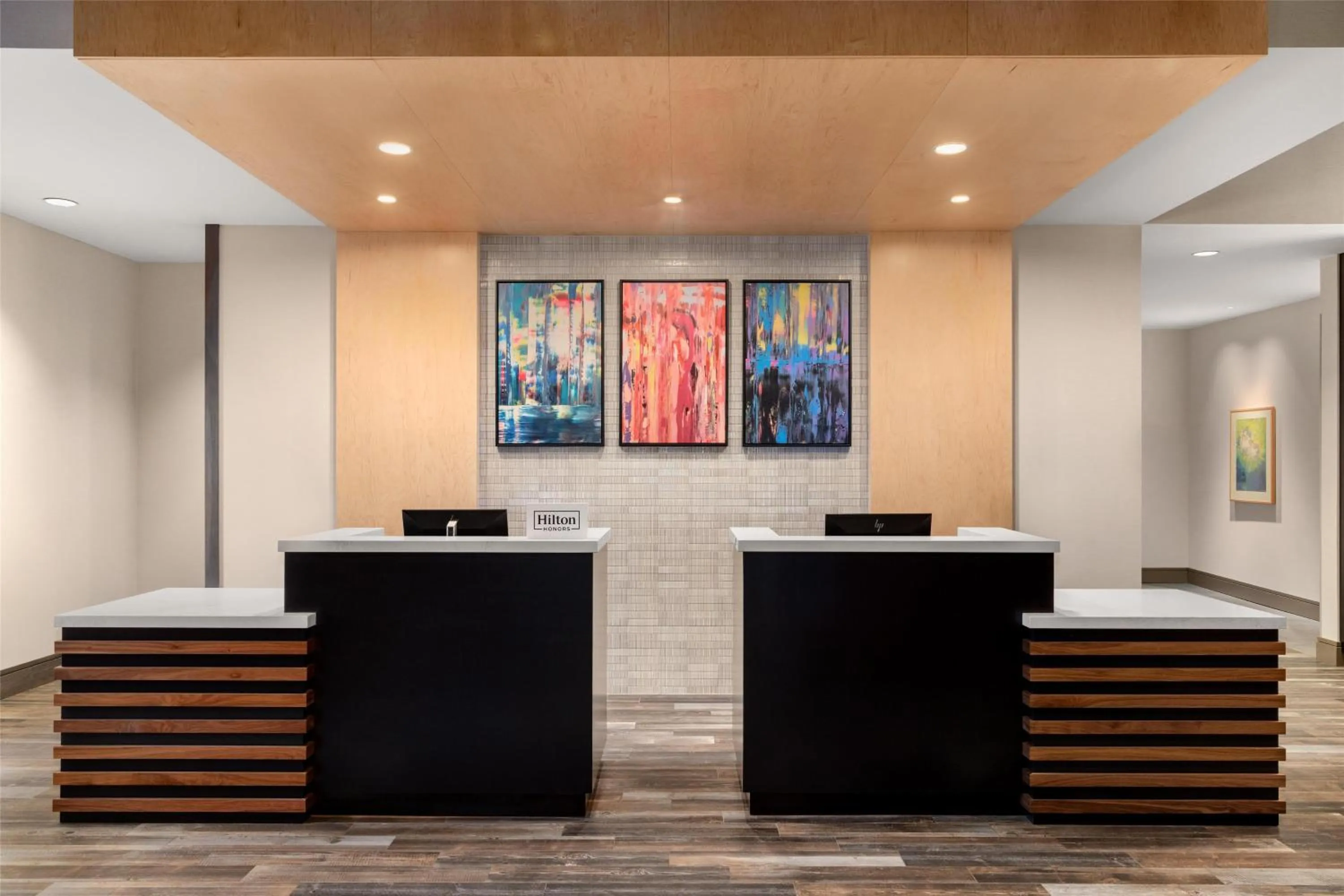 Lobby or reception in Hilton Garden Inn Burlington Downtown